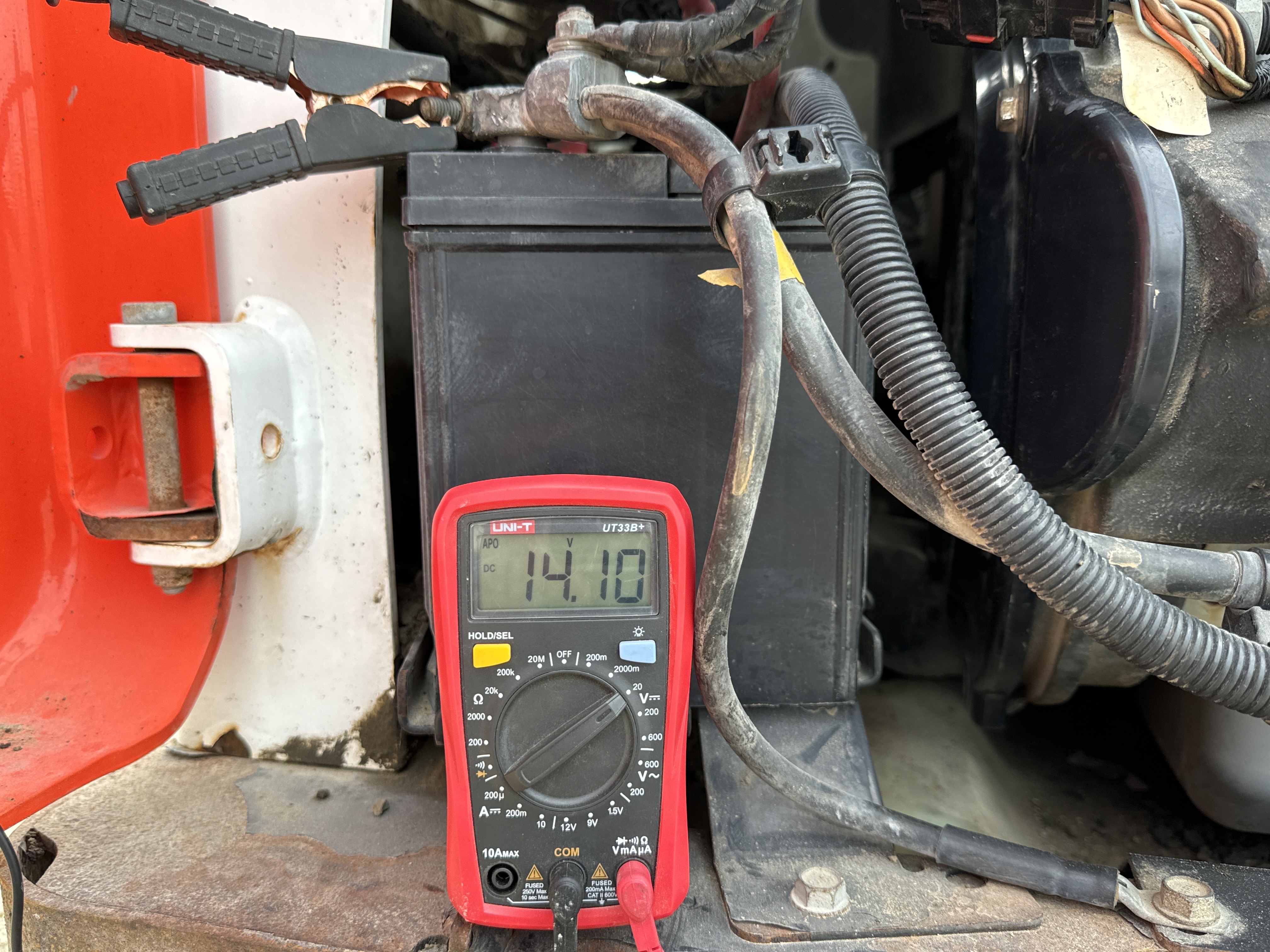 SSL-002-Bobcat-S510-skid-steer-loader-inspection-electronics-battery-3