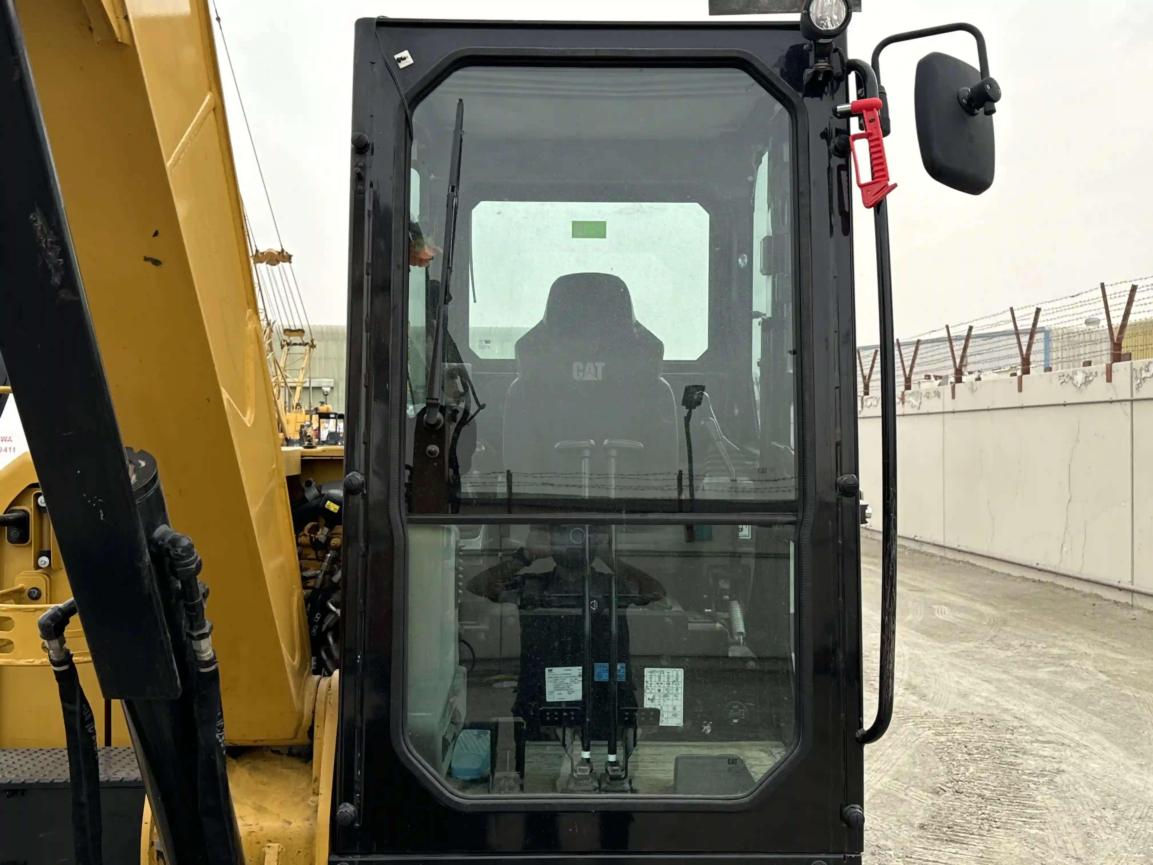 MNX-003-Cat-305.5E2-mini-excavator-inspection-safety-glass-2