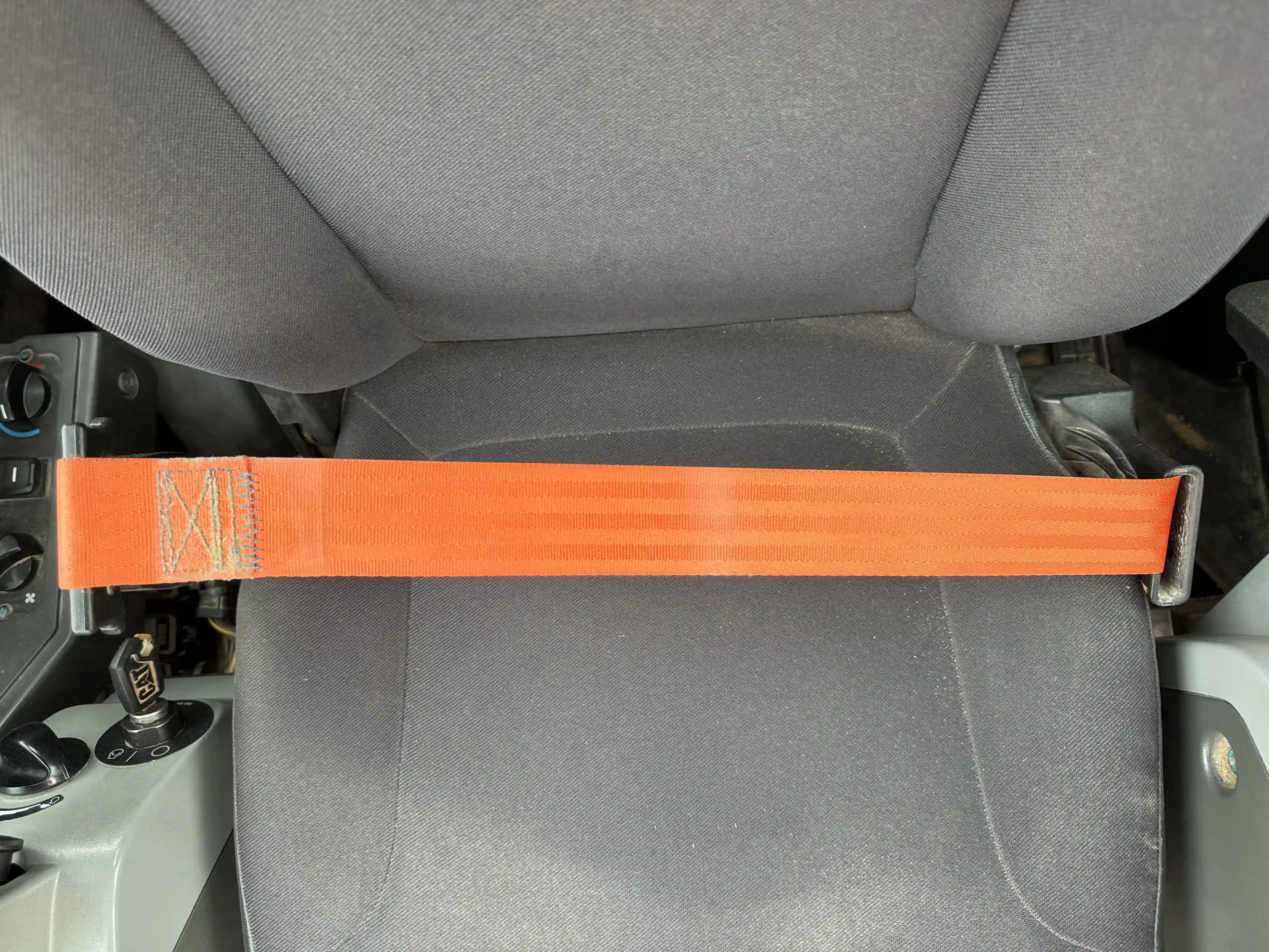 MNX-003-Cat-305.5E2-mini-excavator-inspection-safety-seat-belt-1