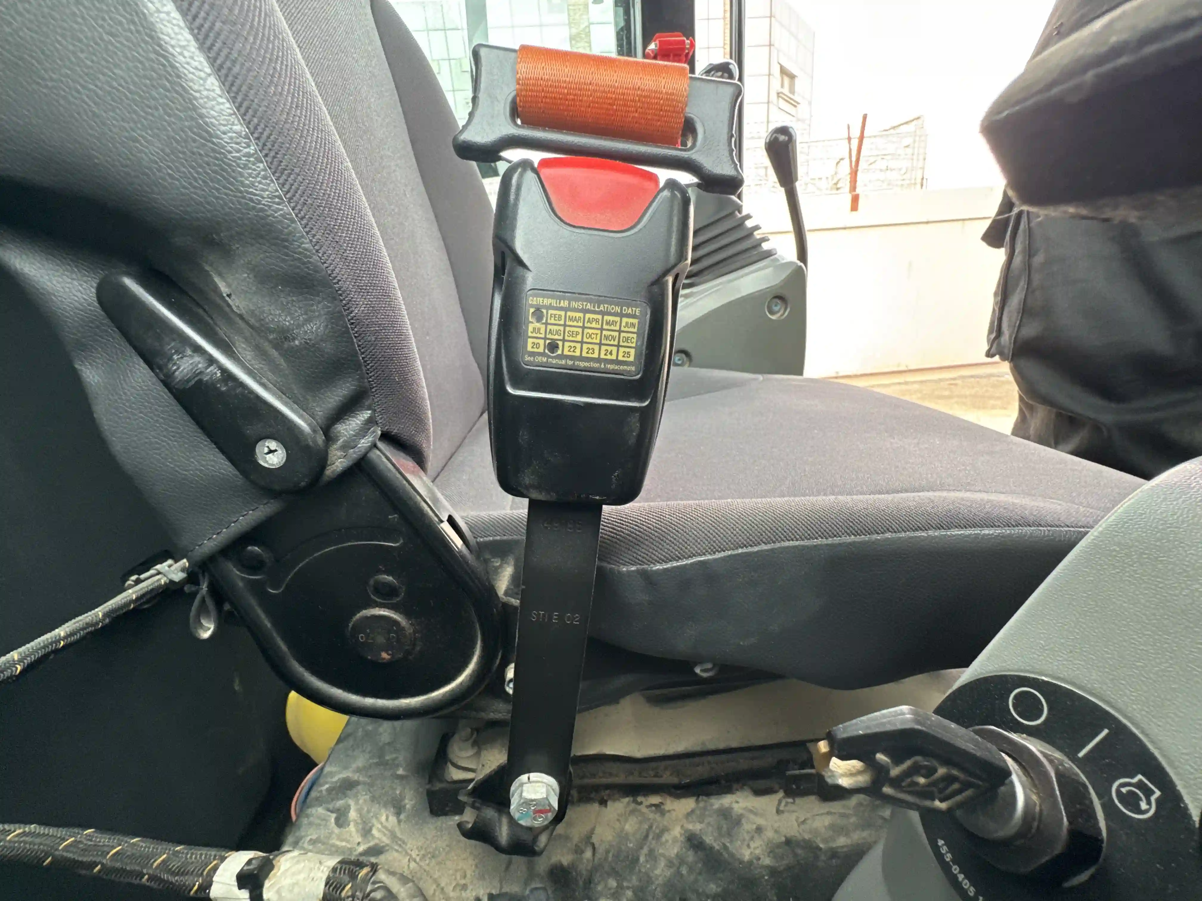MNX-003-Cat-305.5E2-mini-excavator-inspection-safety-seat-belt-2