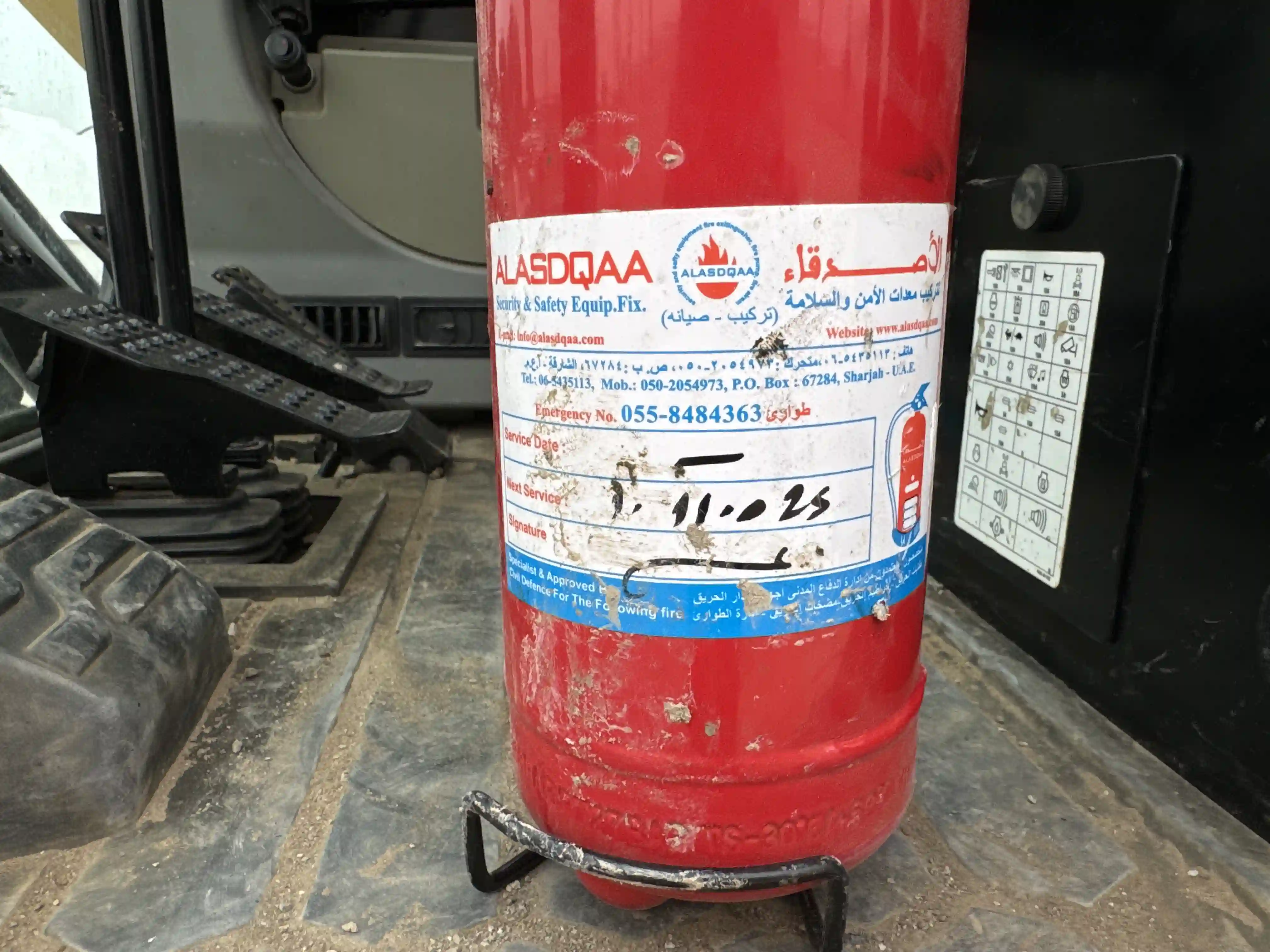 MNX-003-Cat-305.5E2-mini-excavator-inspection-safety-fire-extinguisher-2