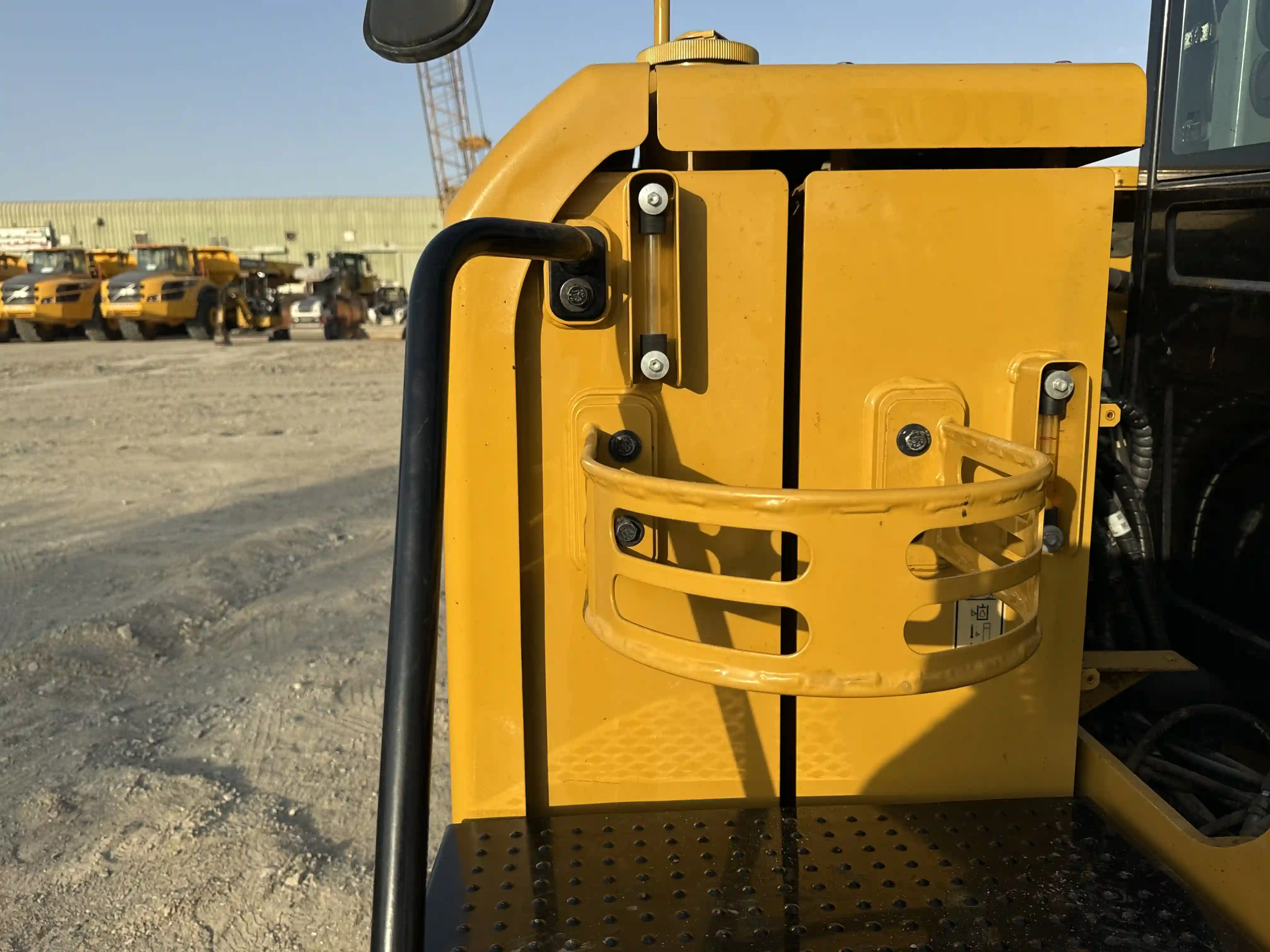 MNX-003-Cat-305.5E2-mini-excavator-inspection-engine-fuel-tank-1