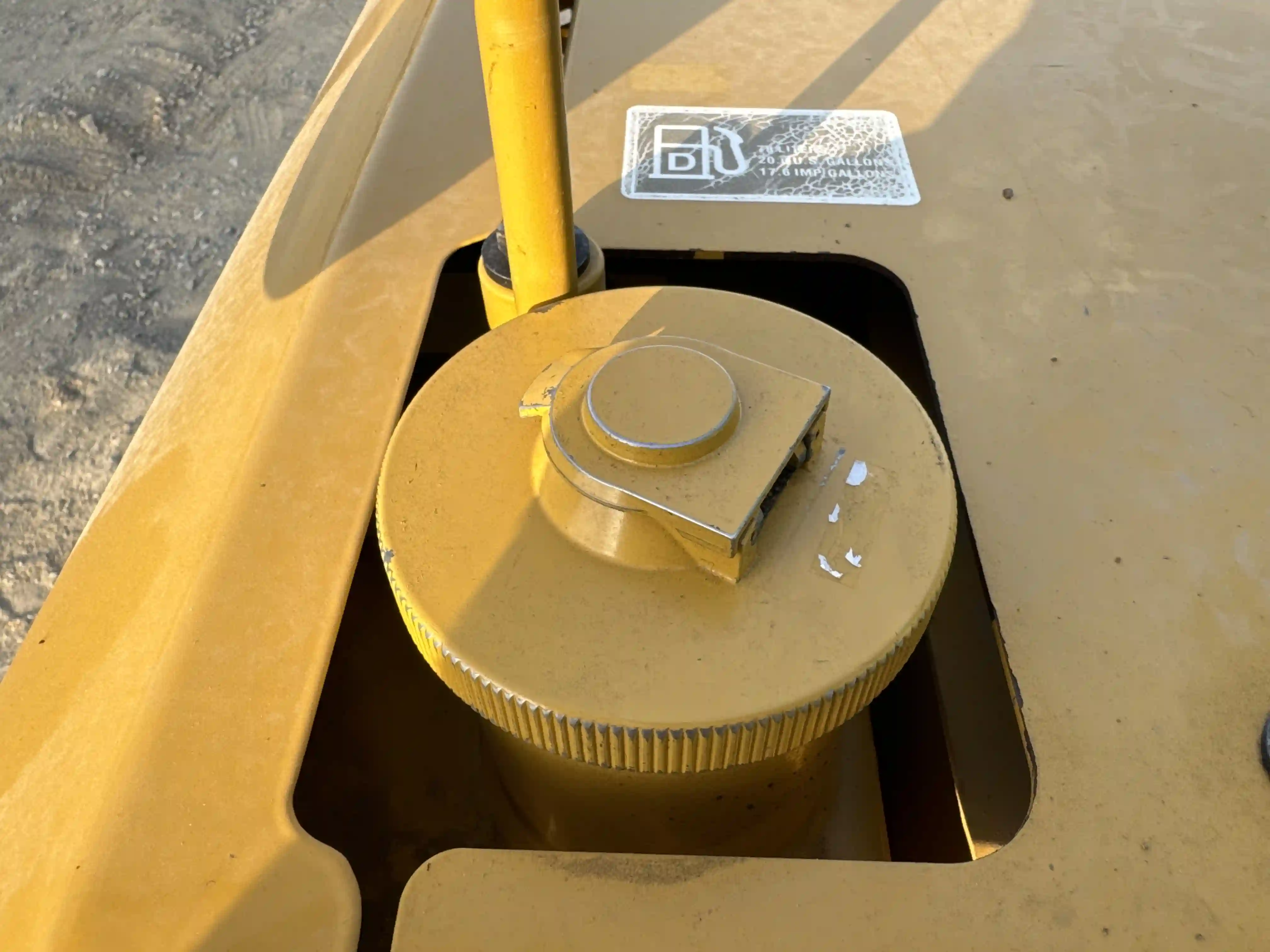 MNX-003-Cat-305.5E2-mini-excavator-inspection-engine-fuel-tank-2