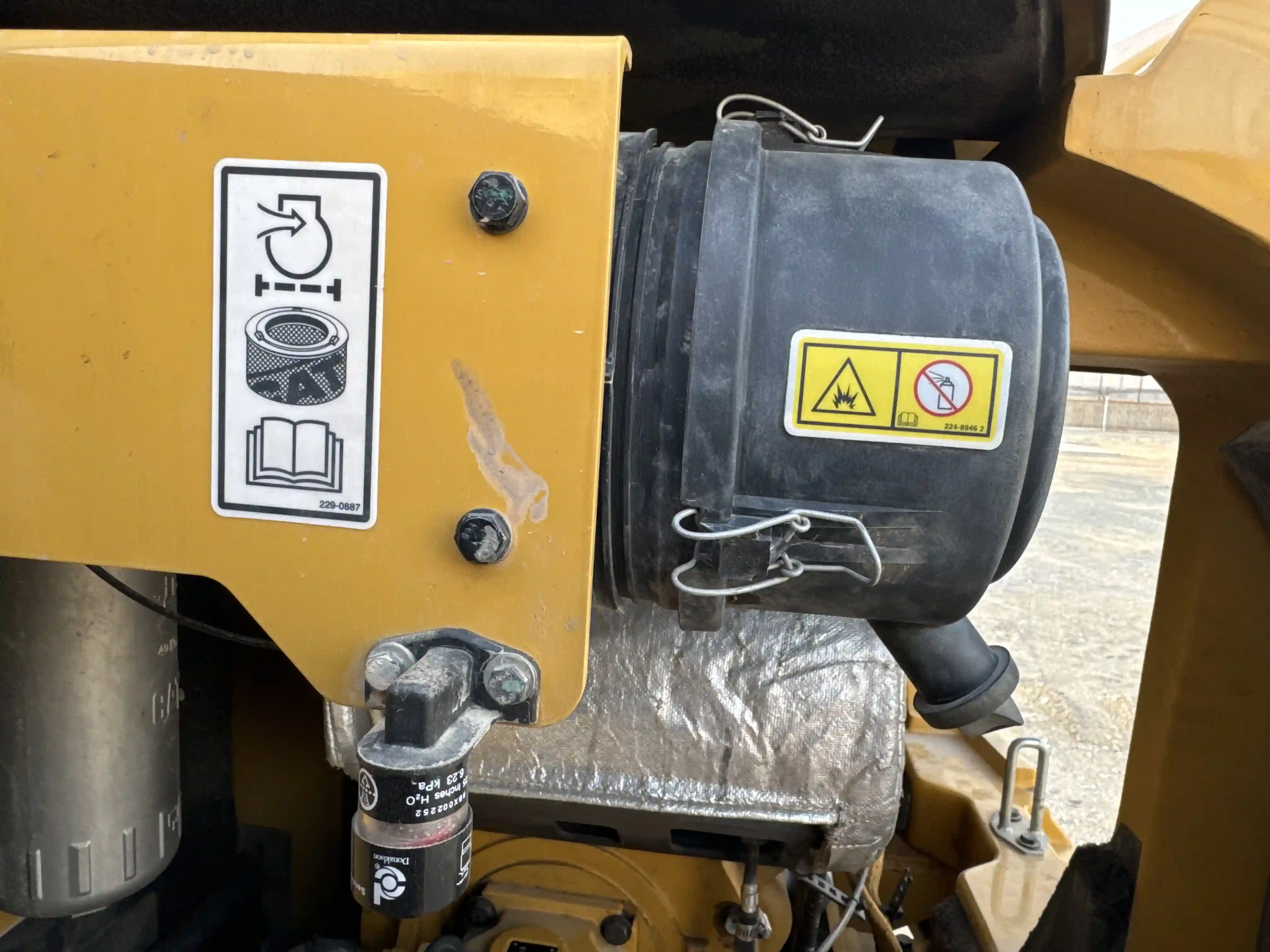 MNX-003-Cat-305.5E2-mini-excavator-inspection-engine-air-intake-system-1