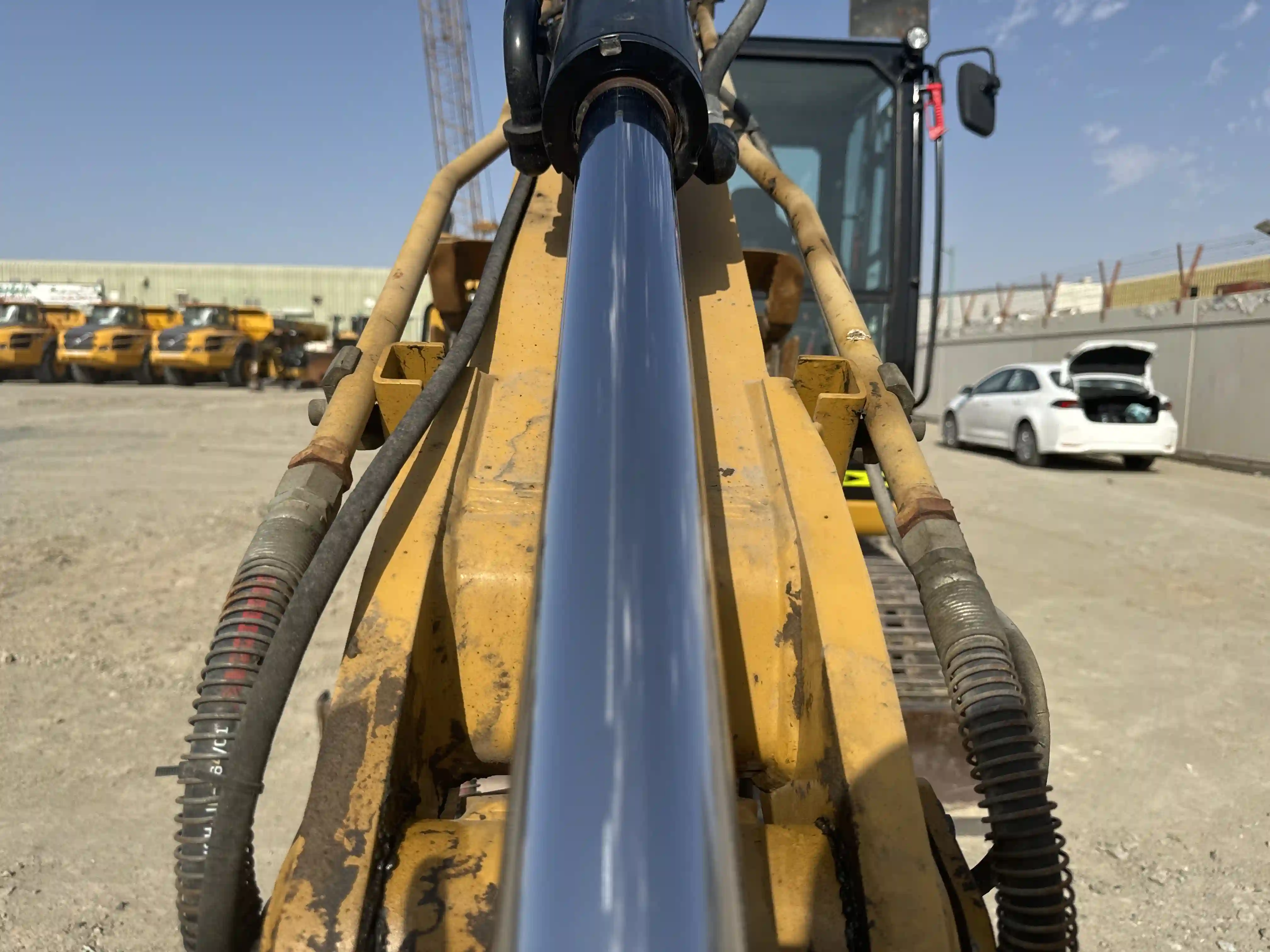 MNX-003-Cat-305.5E2-mini-excavator-inspection-hydraulics-stick-cylinder-3