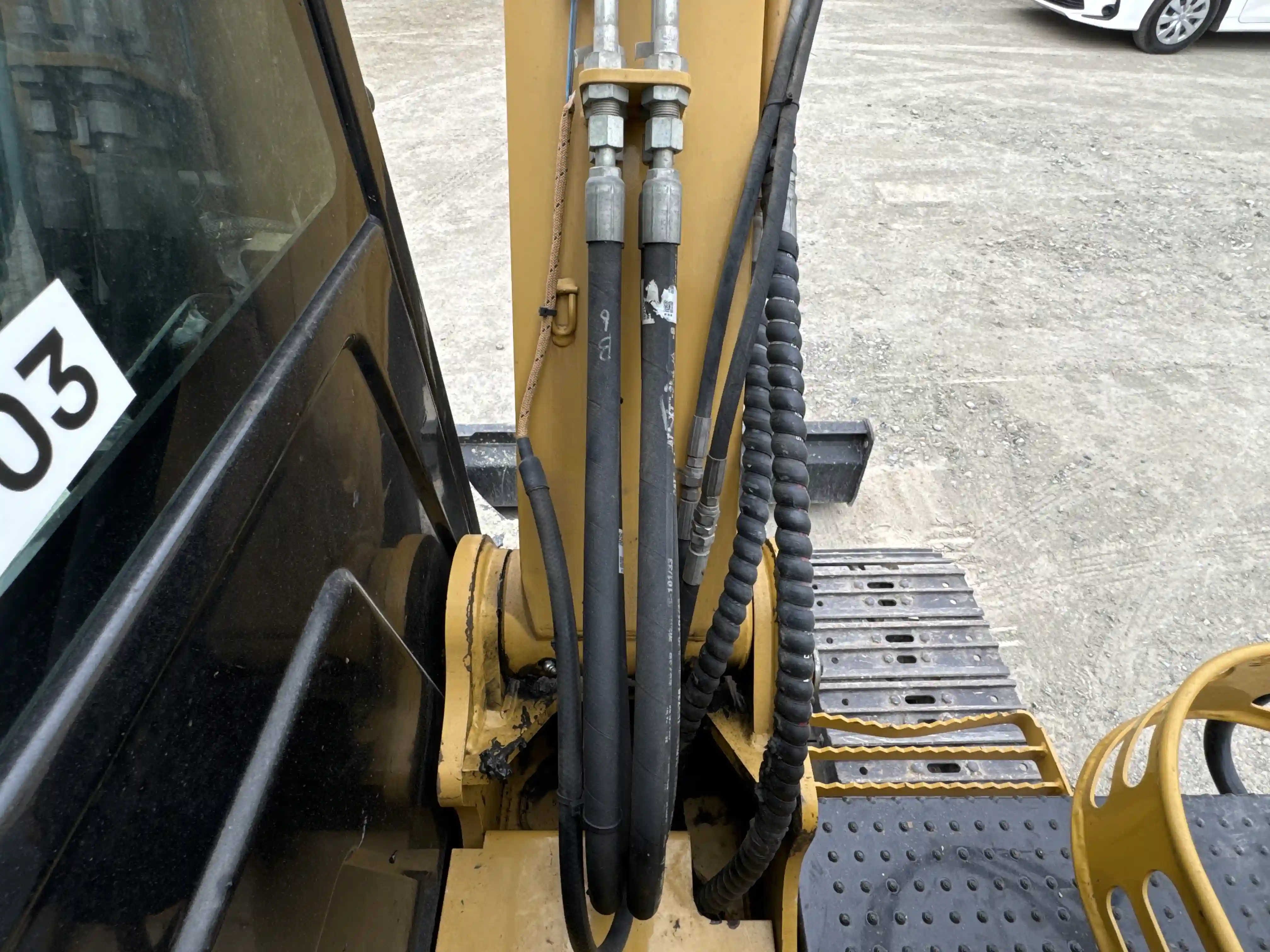 MNX-003-Cat-305.5E2-mini-excavator-inspection-hydraulics-hydraulic-hoses-and-lines-1