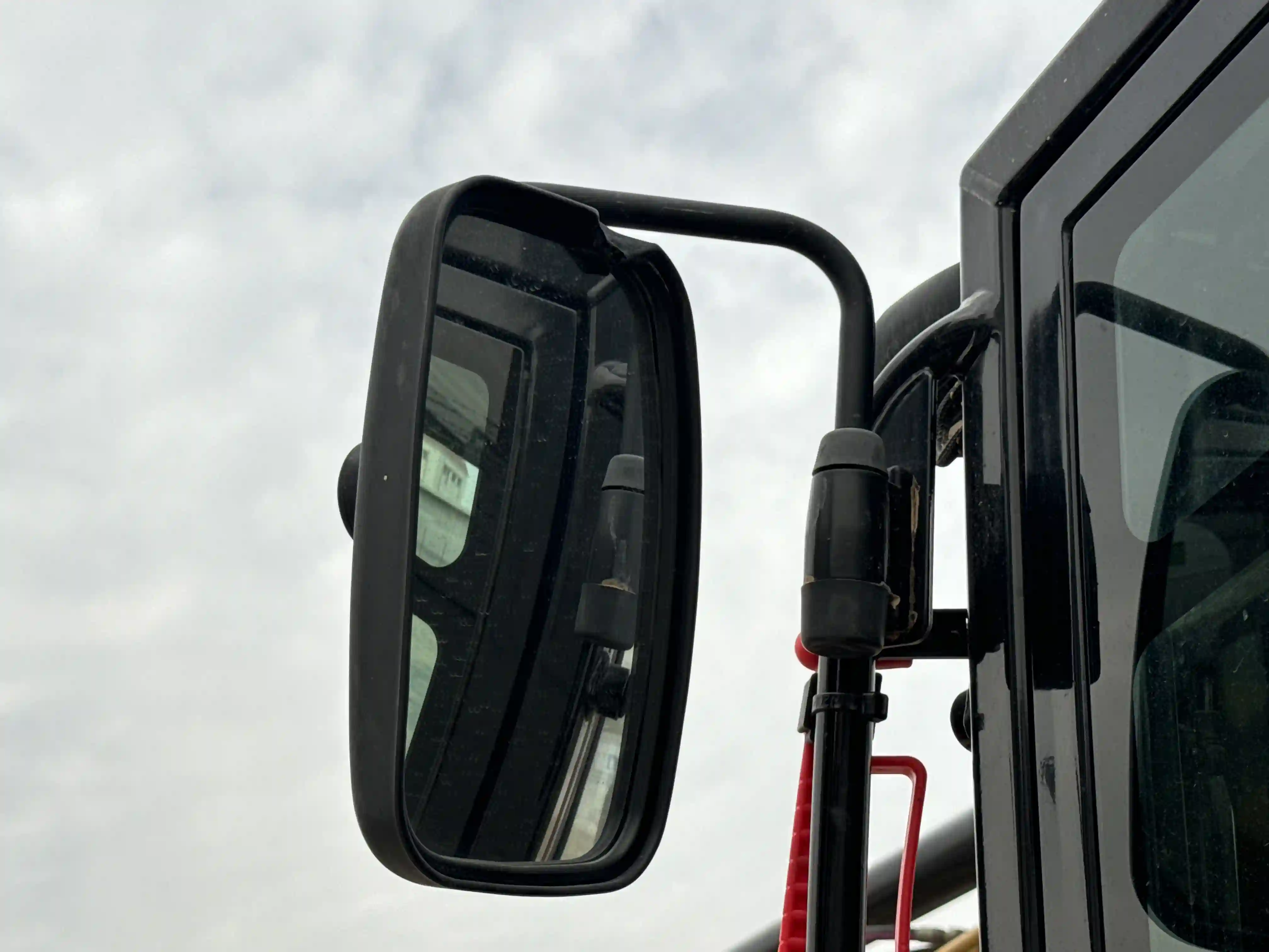 MNX-003-Cat-305.5E2-mini-excavator-inspection-cabin-mirrors-3