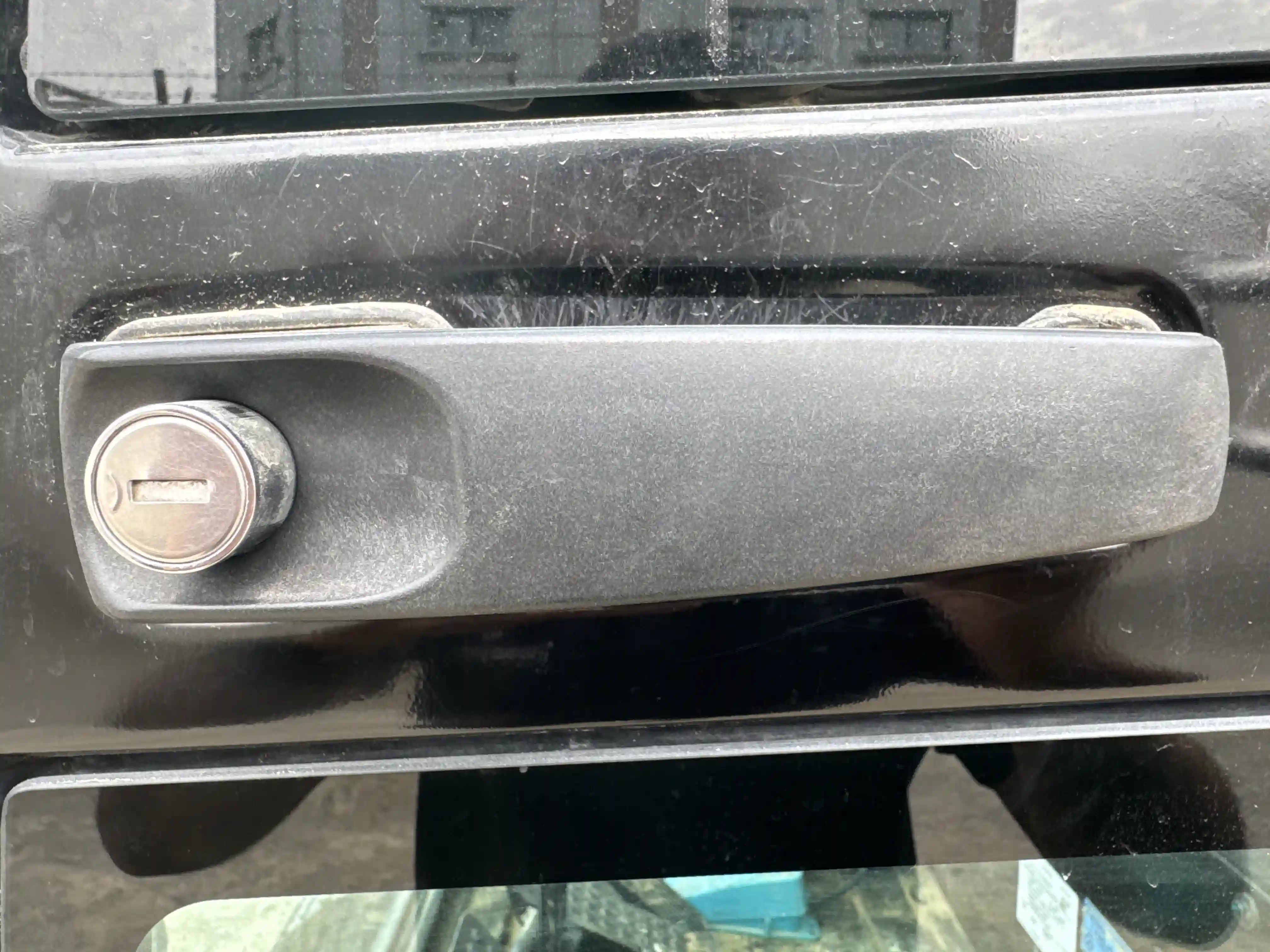 MNX-003-Cat-305.5E2-mini-excavator-inspection-cabin-door-handles-1