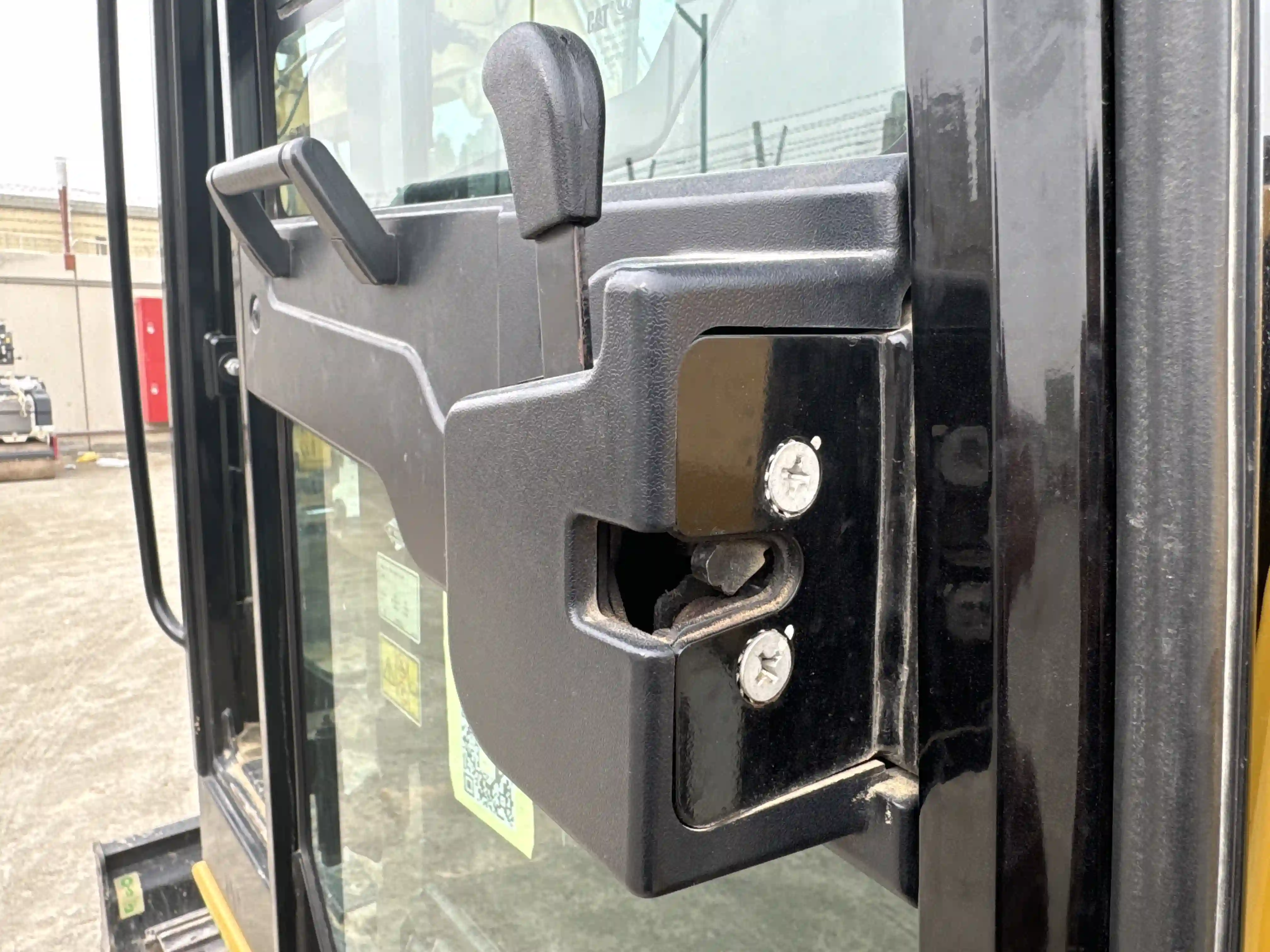 MNX-003-Cat-305.5E2-mini-excavator-inspection-cabin-door-handles-2