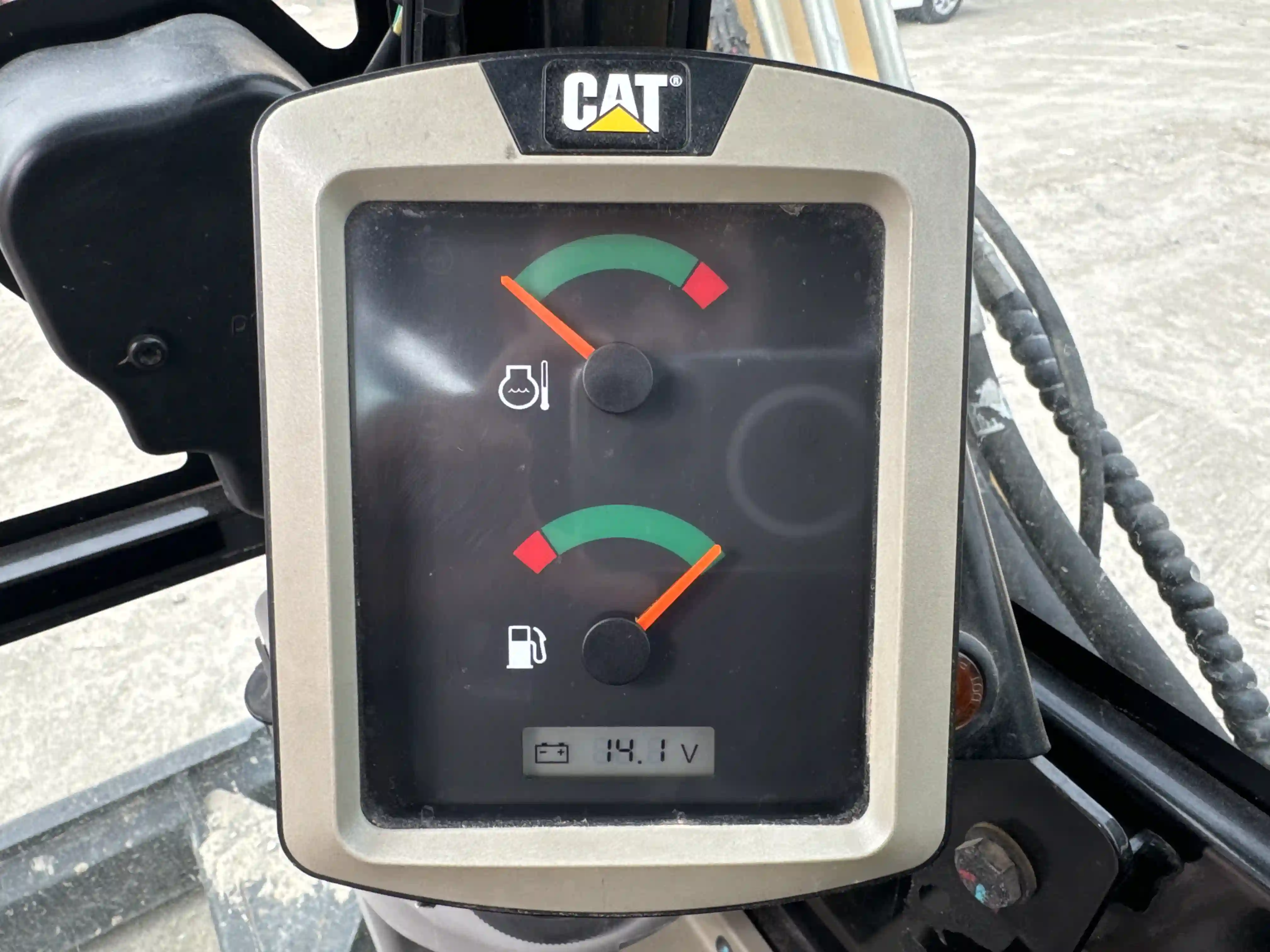 MNX-003-Cat-305.5E2-mini-excavator-inspection-cabin-instrument-cluster-2