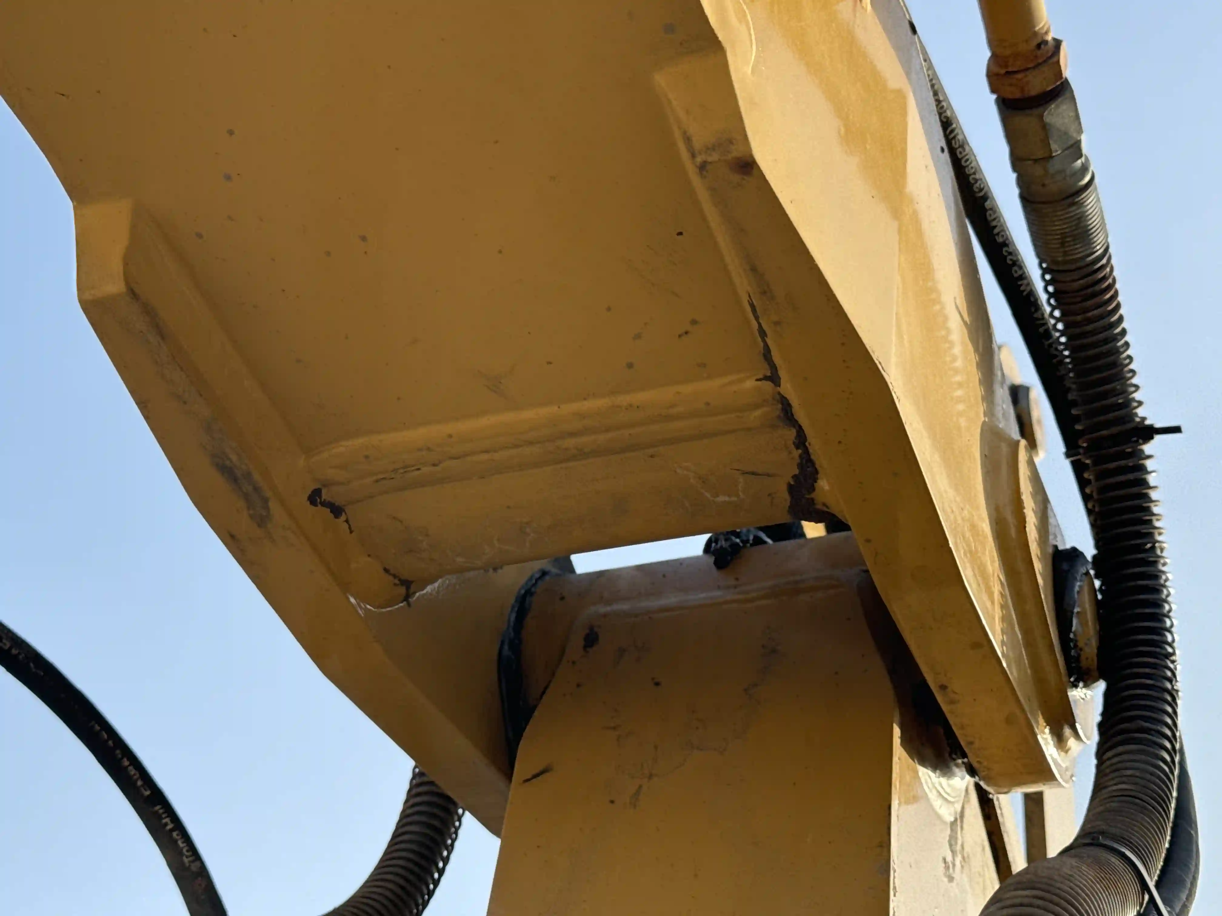 MNX-003-Cat-305.5E2-mini-excavator-inspection-chassis-boom-1