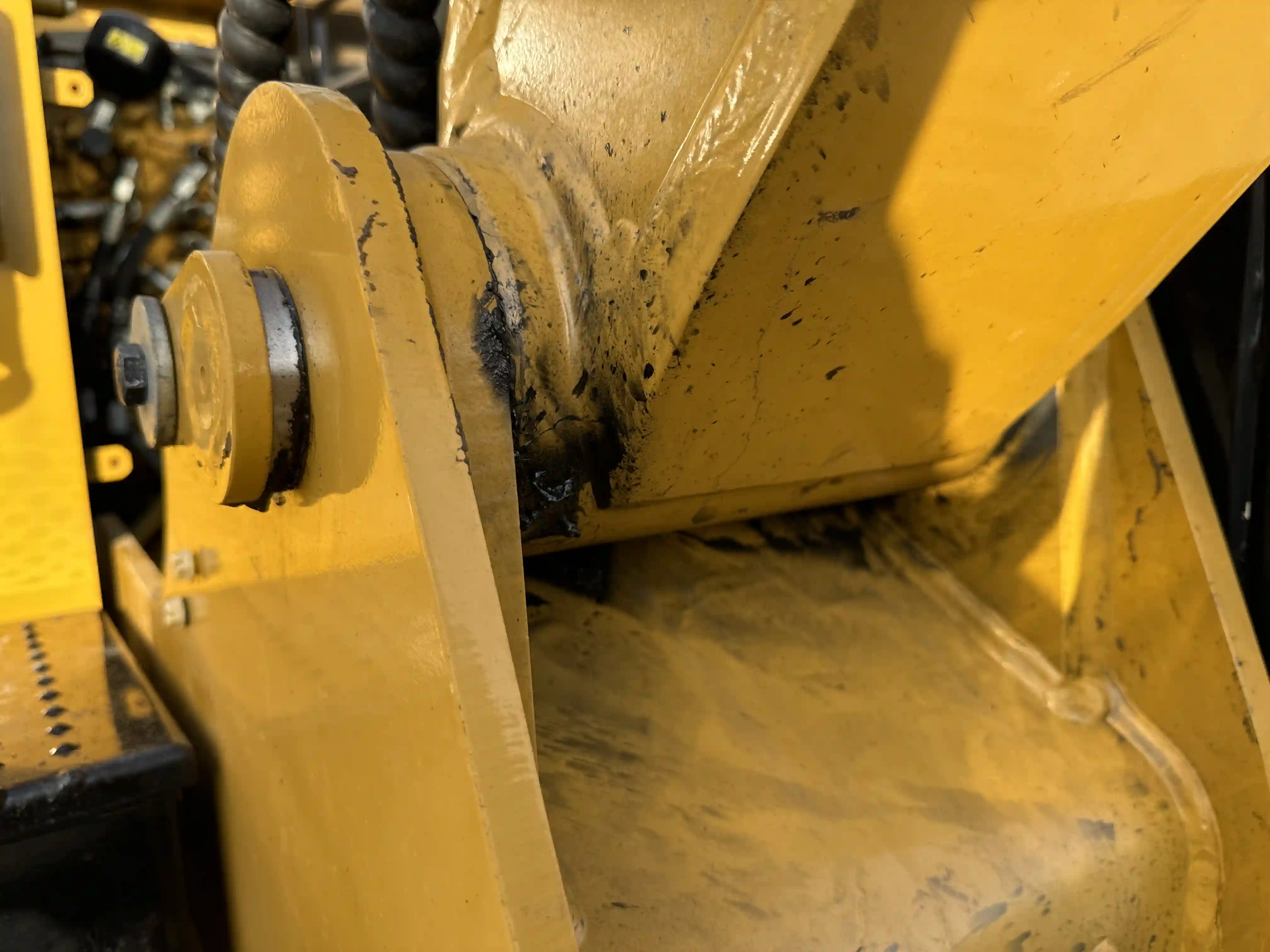 MNX-003-Cat-305.5E2-mini-excavator-inspection-chassis-boom-base-pin-and-bushings-2