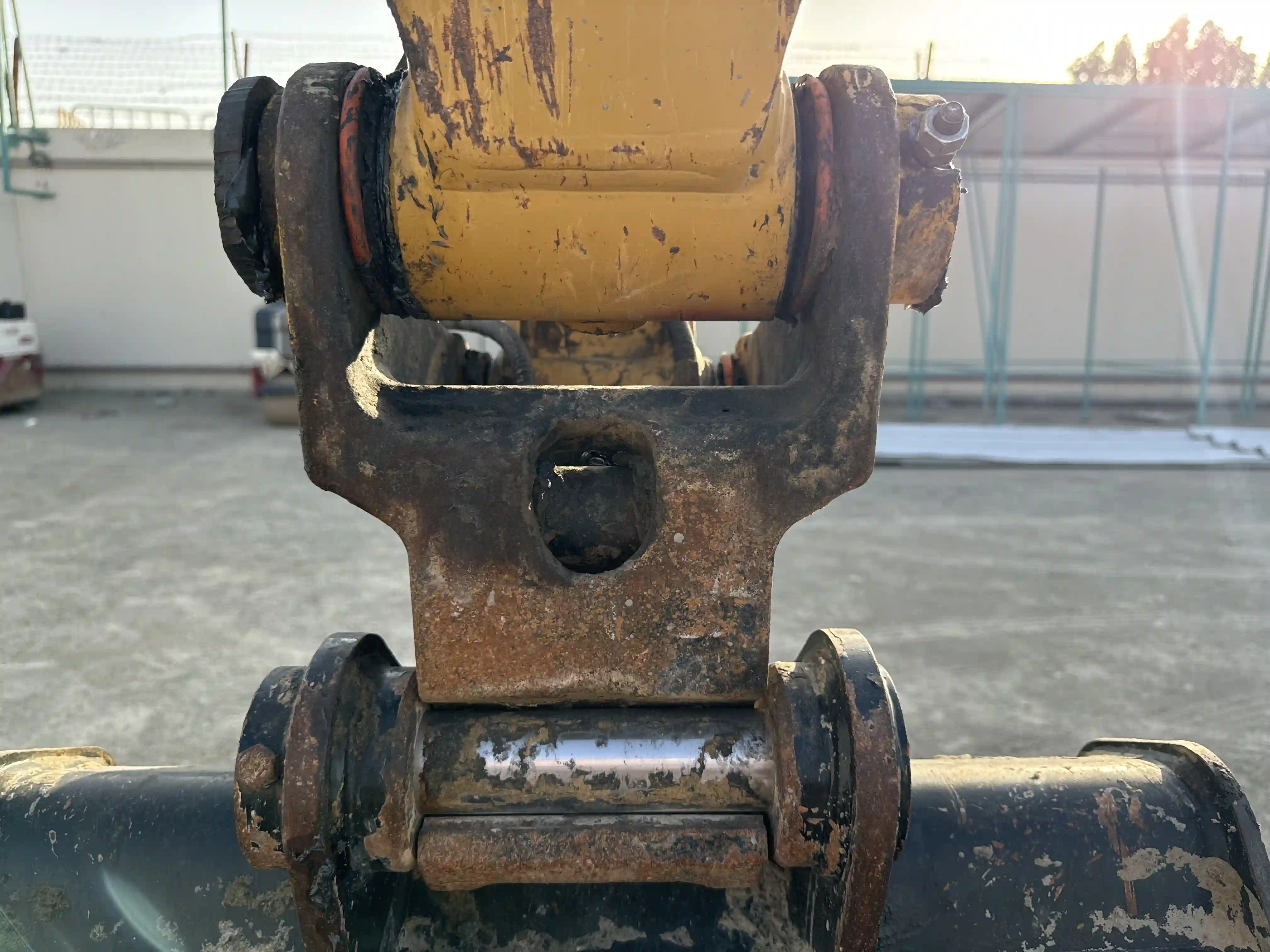 MNX-003-Cat-305.5E2-mini-excavator-inspection-chassis-pin-and-bushings-stick-to-bucket-1