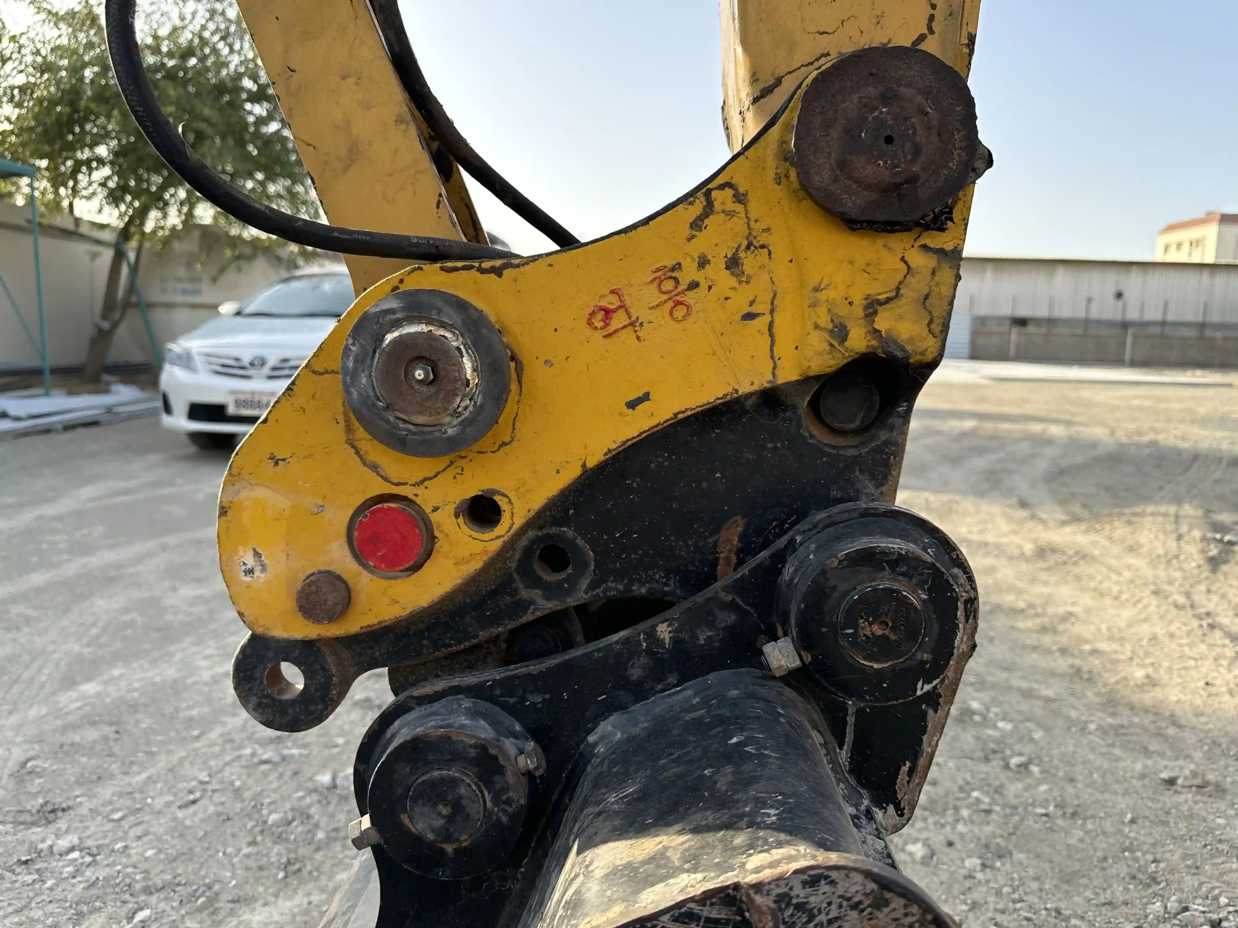 MNX-003-Cat-305.5E2-mini-excavator-inspection-chassis-pin-and-bushings-stick-to-bucket-3