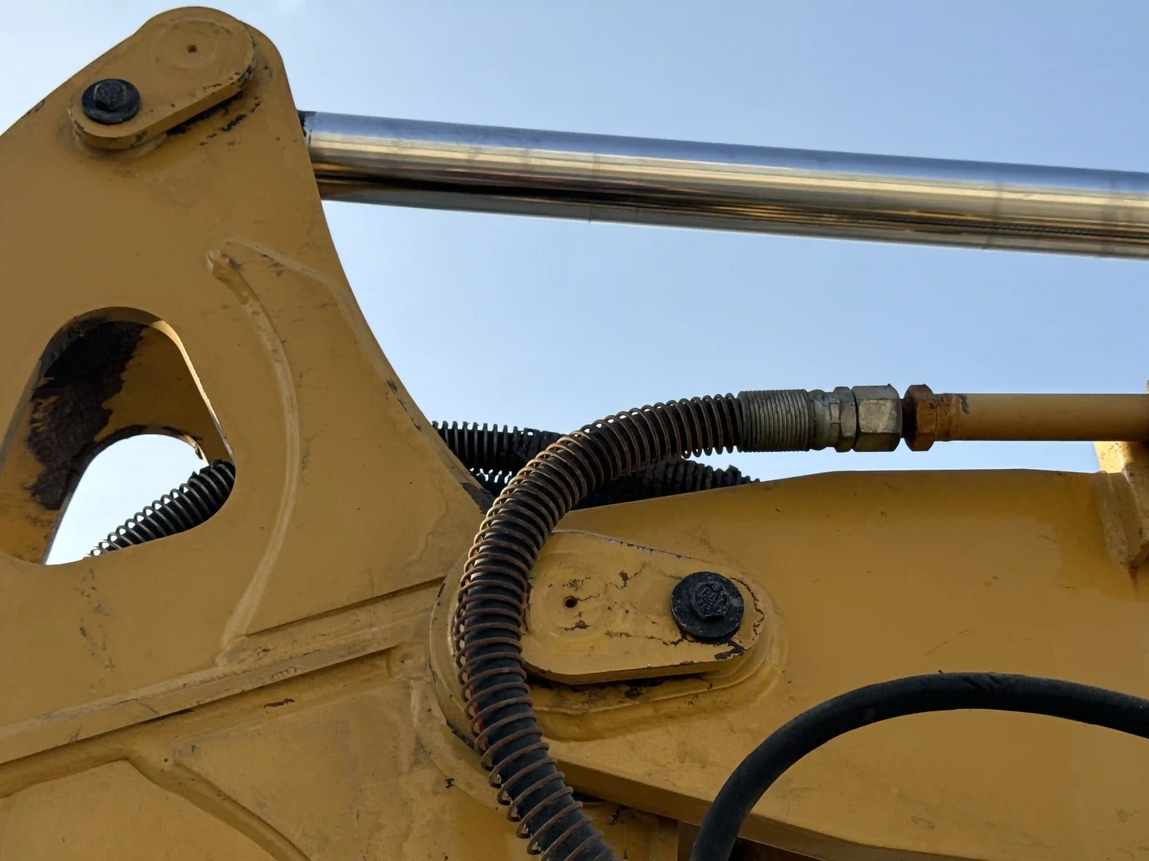MNX-003-Cat-305.5E2-mini-excavator-inspection-chassis-pin-and-bushings-boom-to-stick-1
