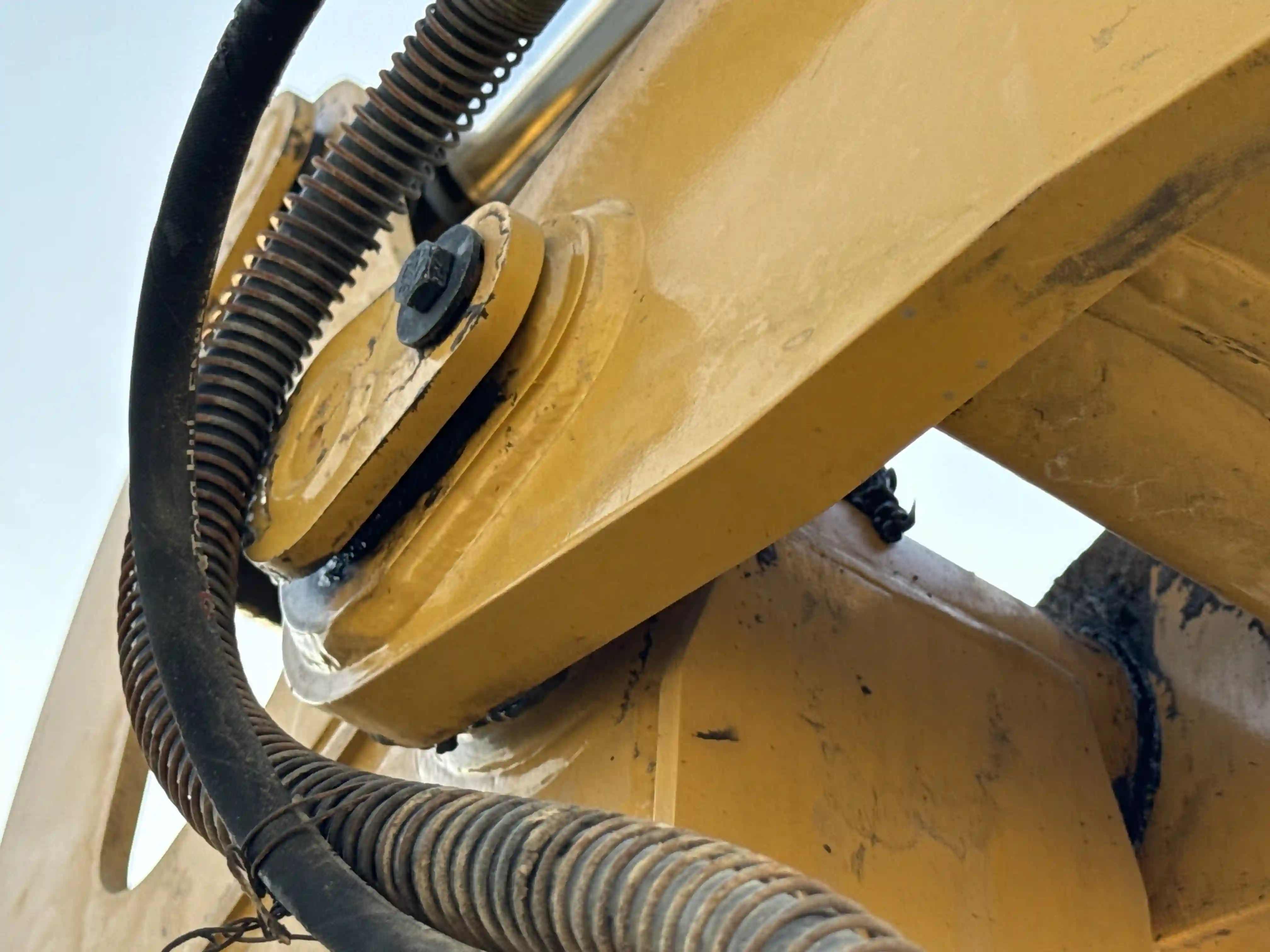 MNX-003-Cat-305.5E2-mini-excavator-inspection-chassis-pin-and-bushings-boom-to-stick-2