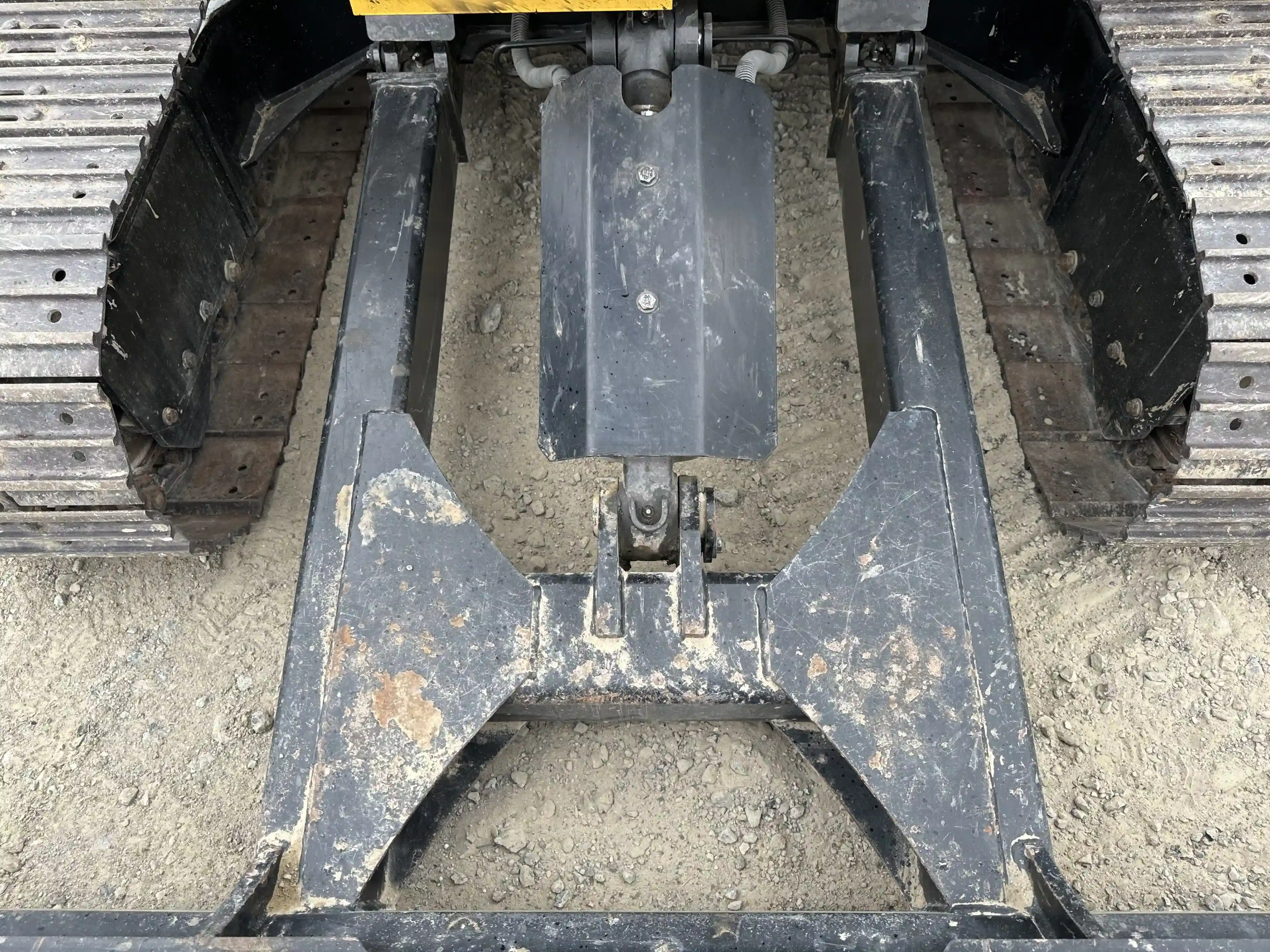 MNX-003-Cat-305.5E2-mini-excavator-inspection-chassis-dozer-blade-3