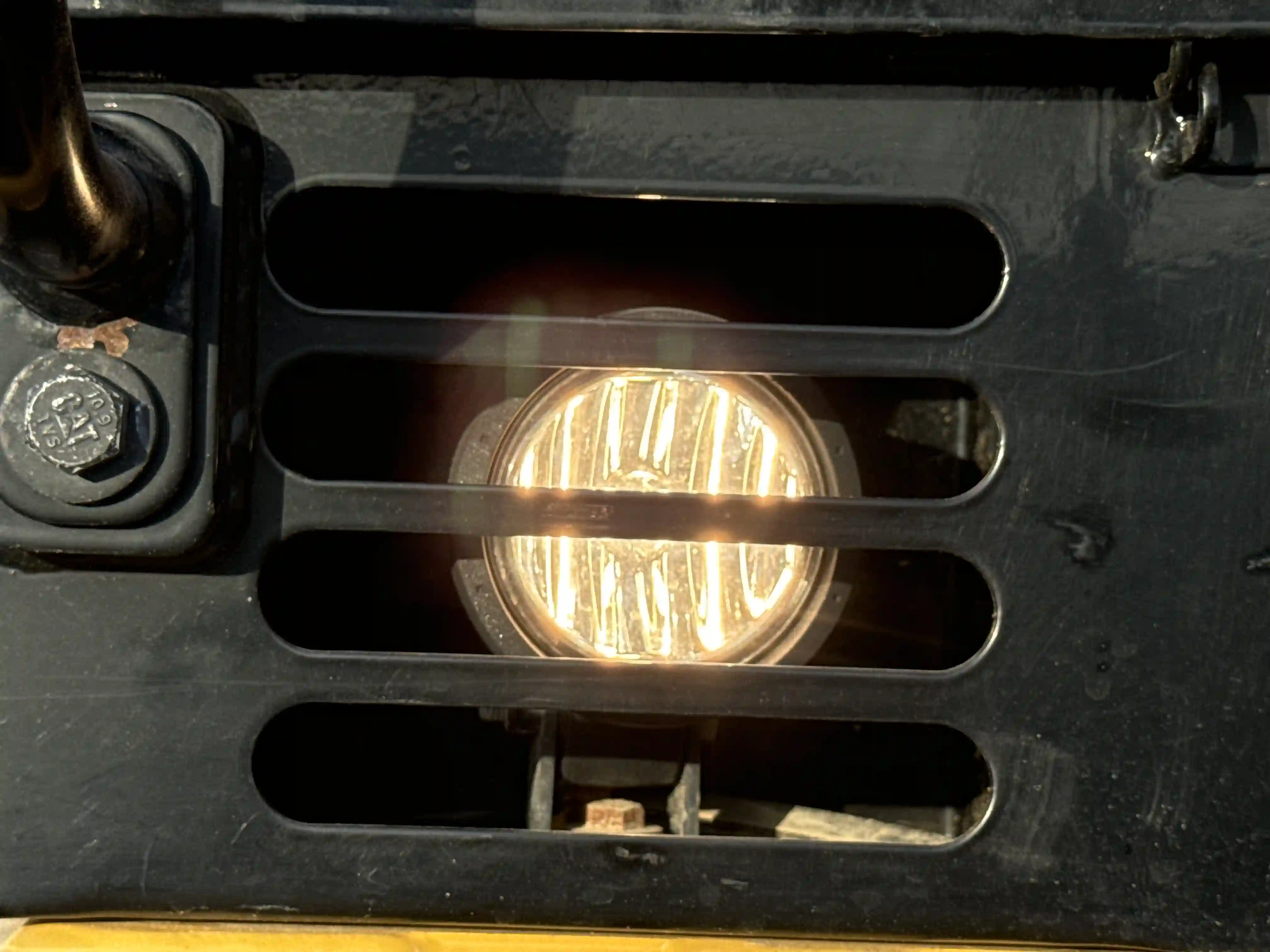 MNX-003-Cat-305.5E2-mini-excavator-inspection-electronics-lights-and-signals-2