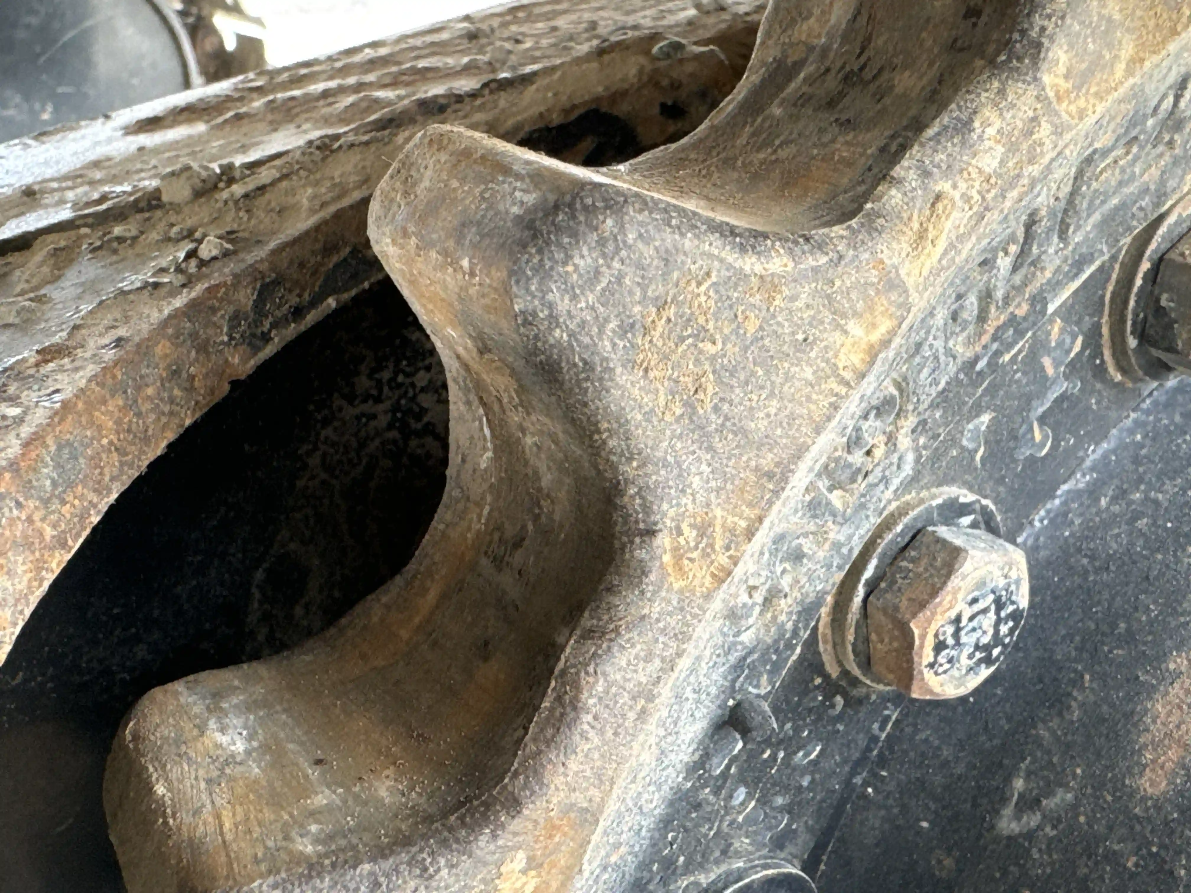 MNX-003-Cat-305.5E2-mini-excavator-inspection-undercarriage-left-sprocket-2