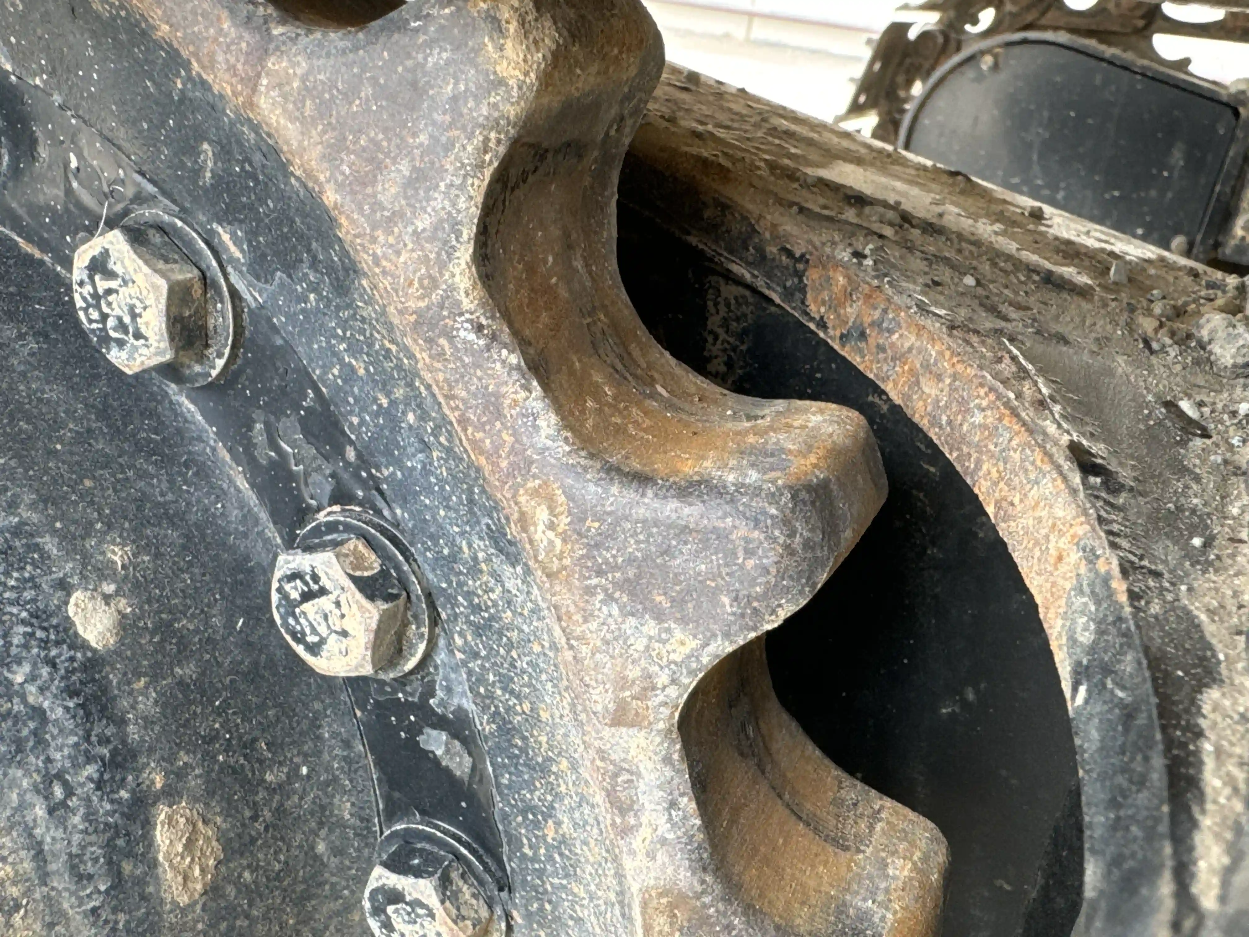 MNX-003-Cat-305.5E2-mini-excavator-inspection-undercarriage-right-sprocket-2