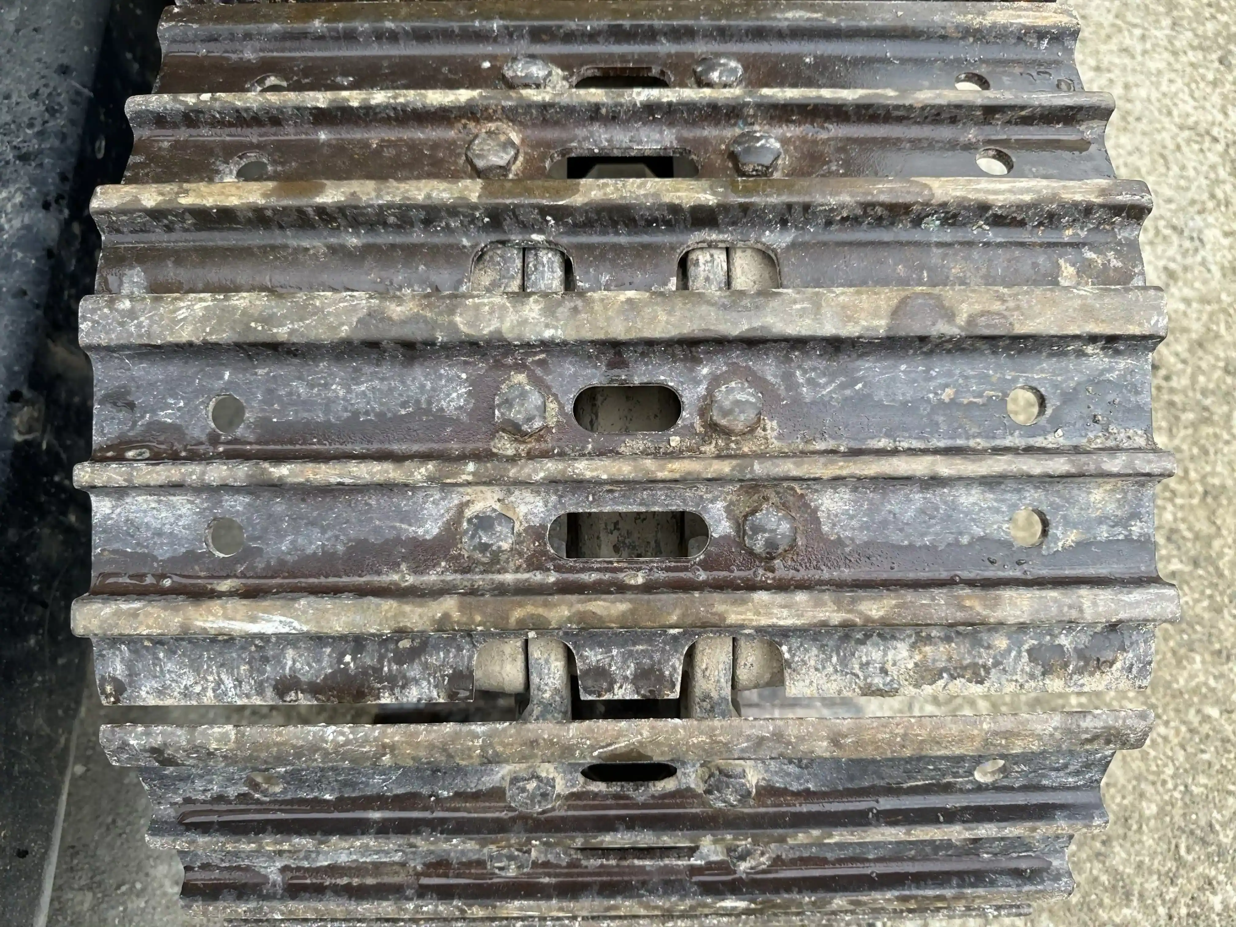 MNX-003-Cat-305.5E2-mini-excavator-inspection-undercarriage-left-track-shoes-1