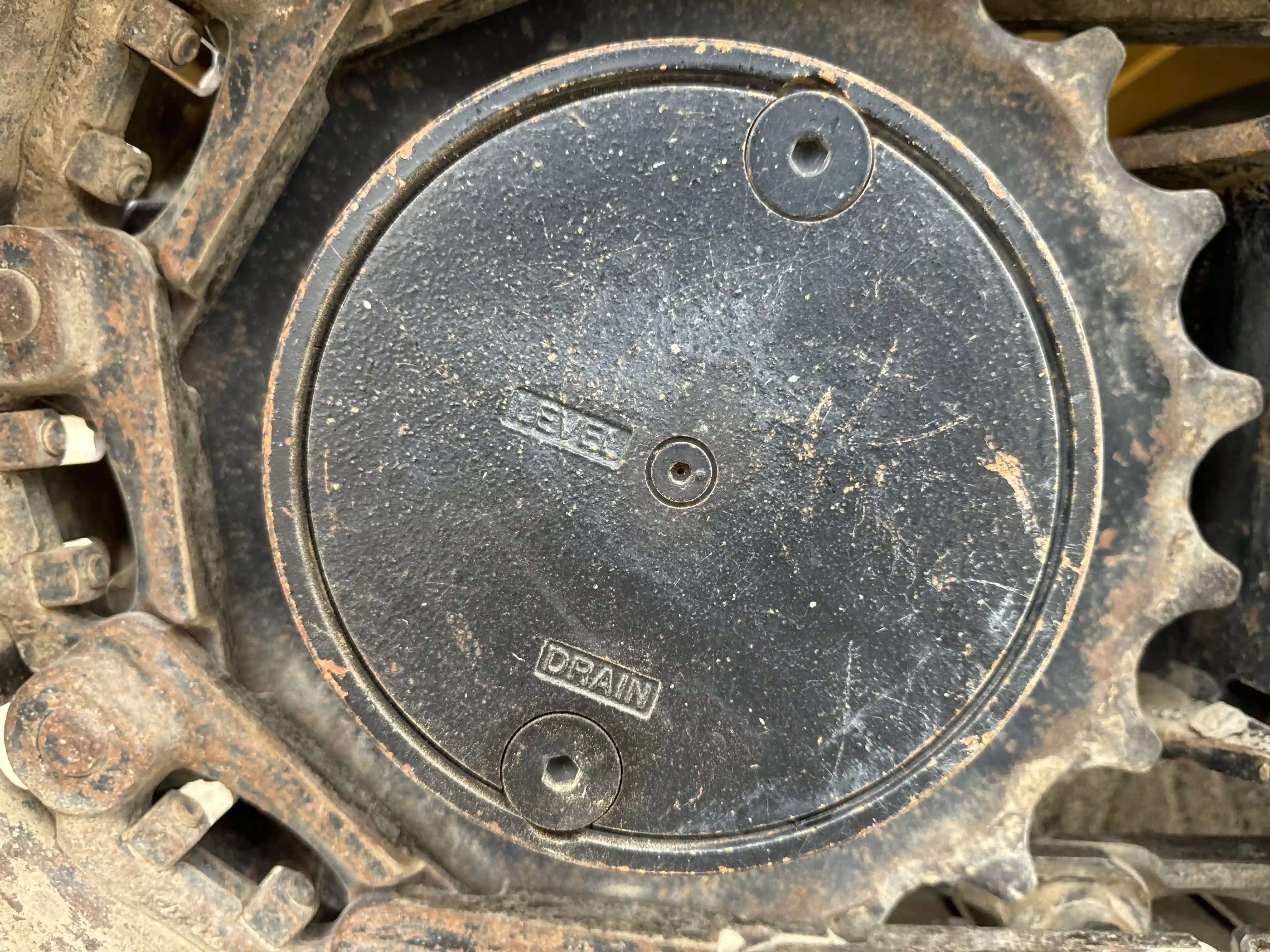 MNX-003-Cat-305.5E2-mini-excavator-inspection-undercarriage-final-drives-2