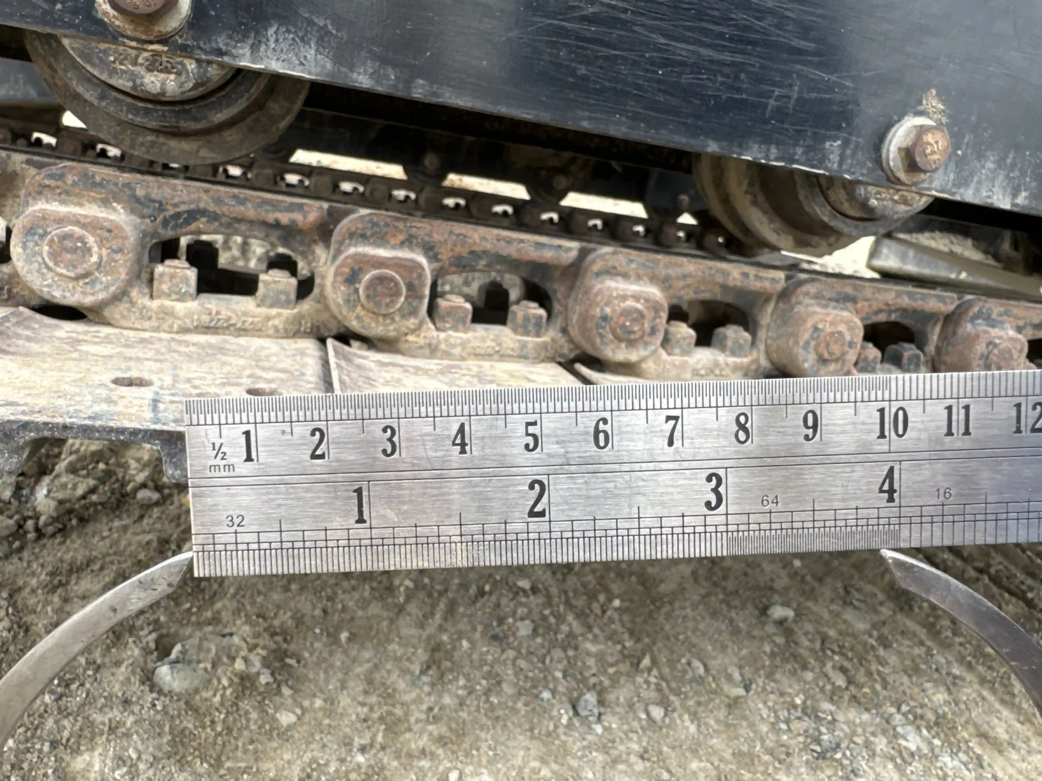 MNX-003-Cat-305.5E2-mini-excavator-inspection-undercarriage-right-track-rollers-3