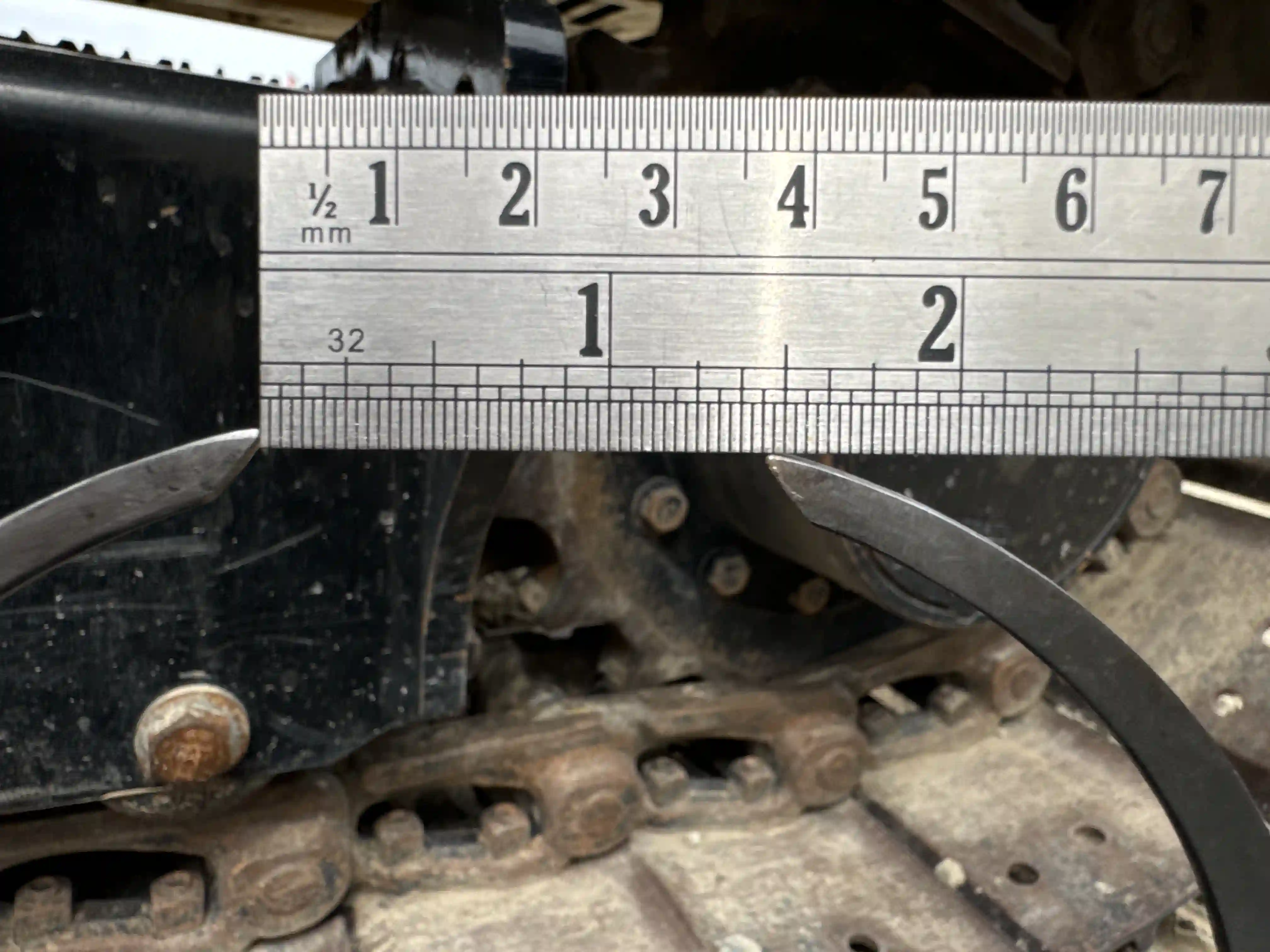 MNX-003-Cat-305.5E2-mini-excavator-inspection-undercarriage-left-track-chain-4