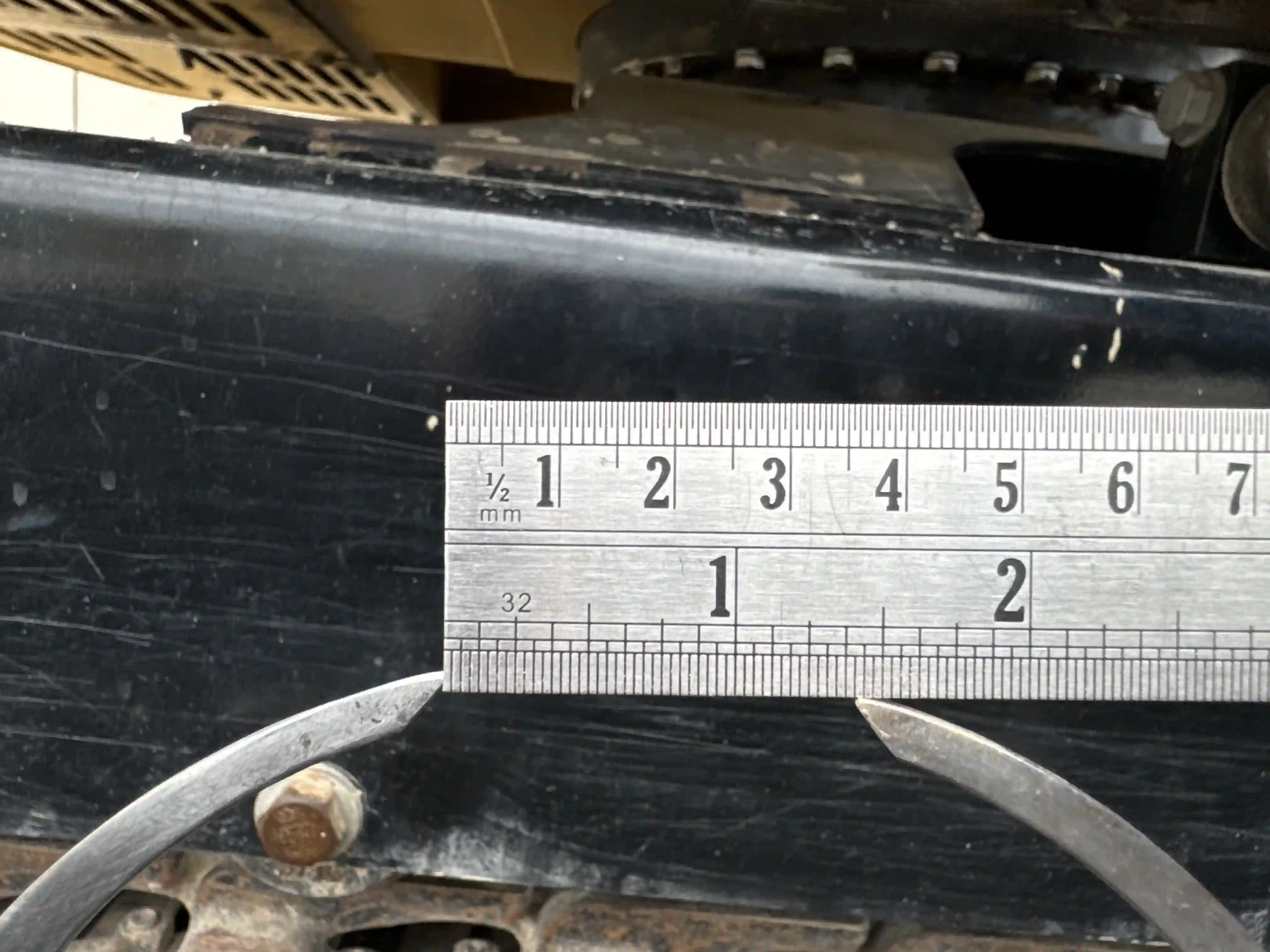 MNX-003-Cat-305.5E2-mini-excavator-inspection-undercarriage-right-track-chain-1