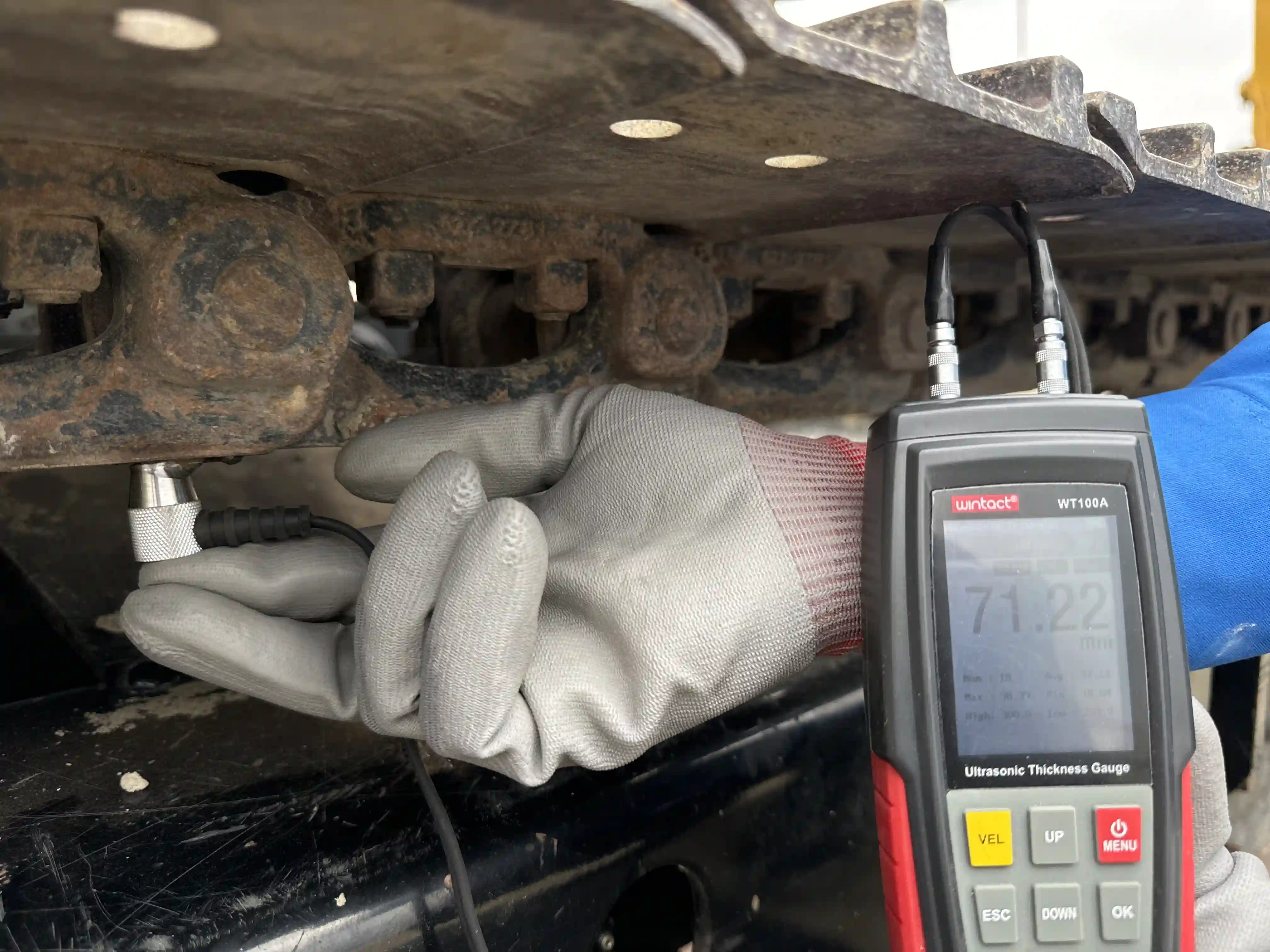 MNX-003-Cat-305.5E2-mini-excavator-inspection-undercarriage-right-track-chain-2