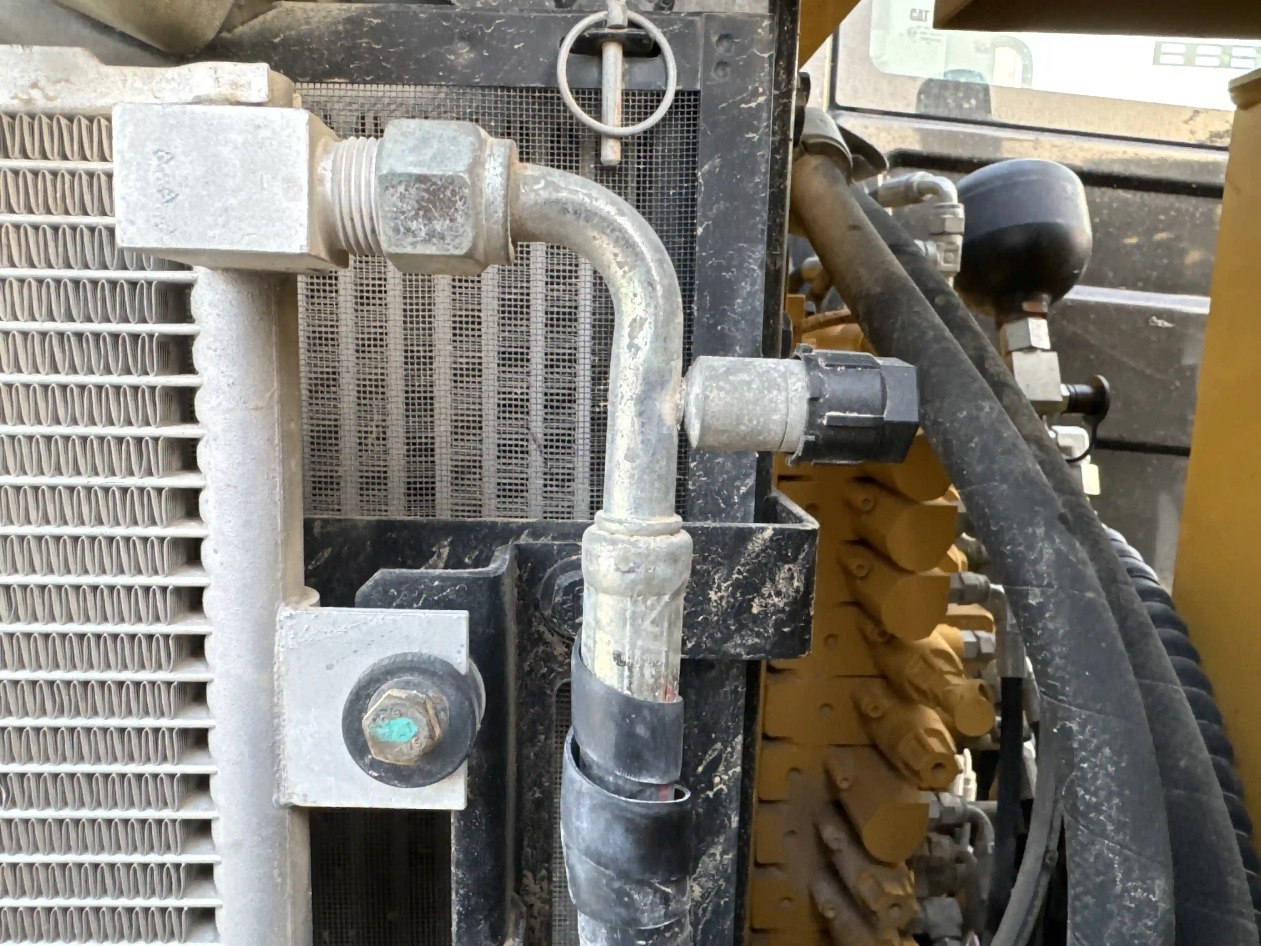 MNX-003-Cat-305.5E2-mini-excavator-inspection-air-conditioning-refrigerant-lines-1
