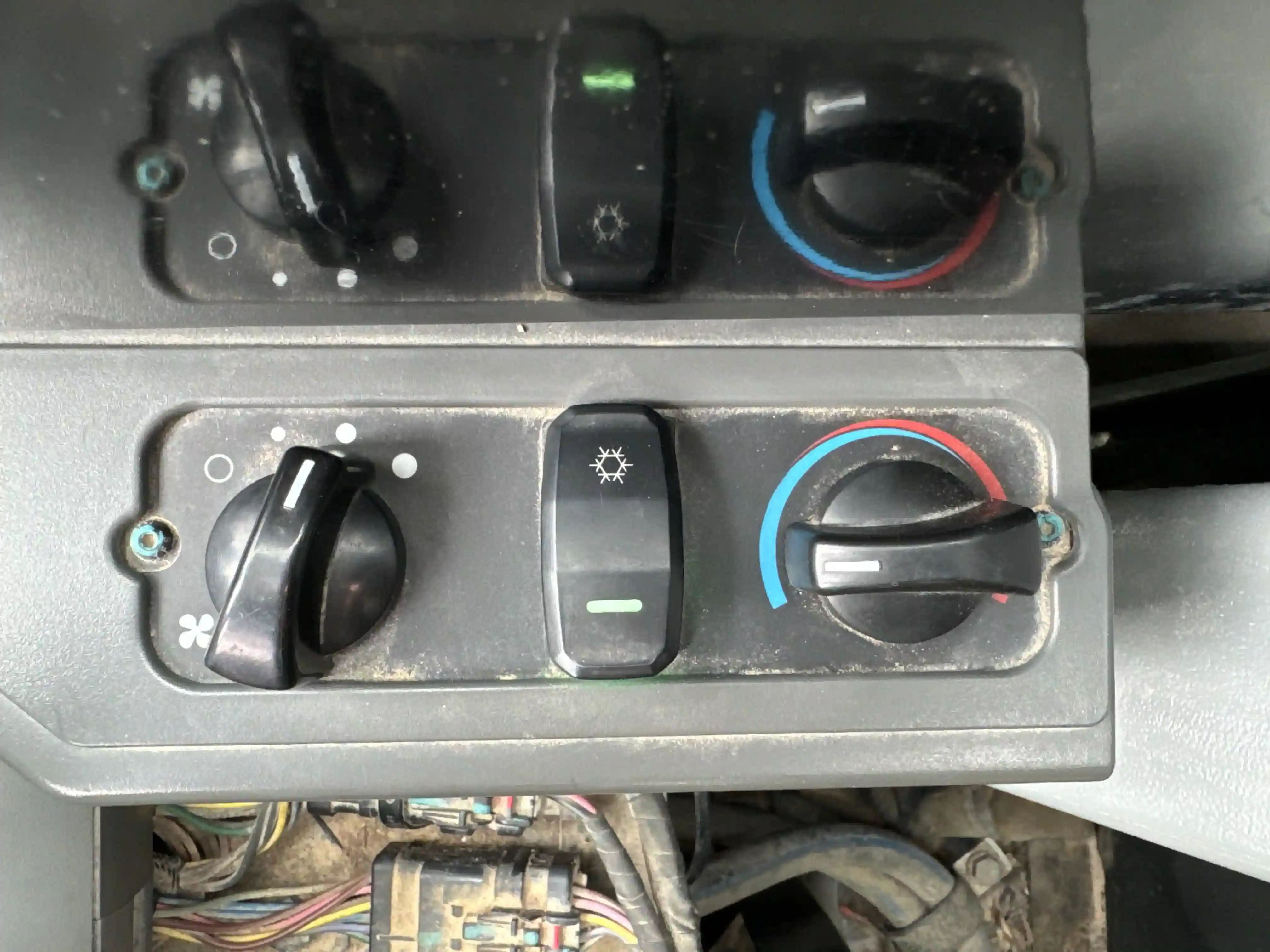 MNX-003-Cat-305.5E2-mini-excavator-inspection-air-conditioning-AC-control-panel-1