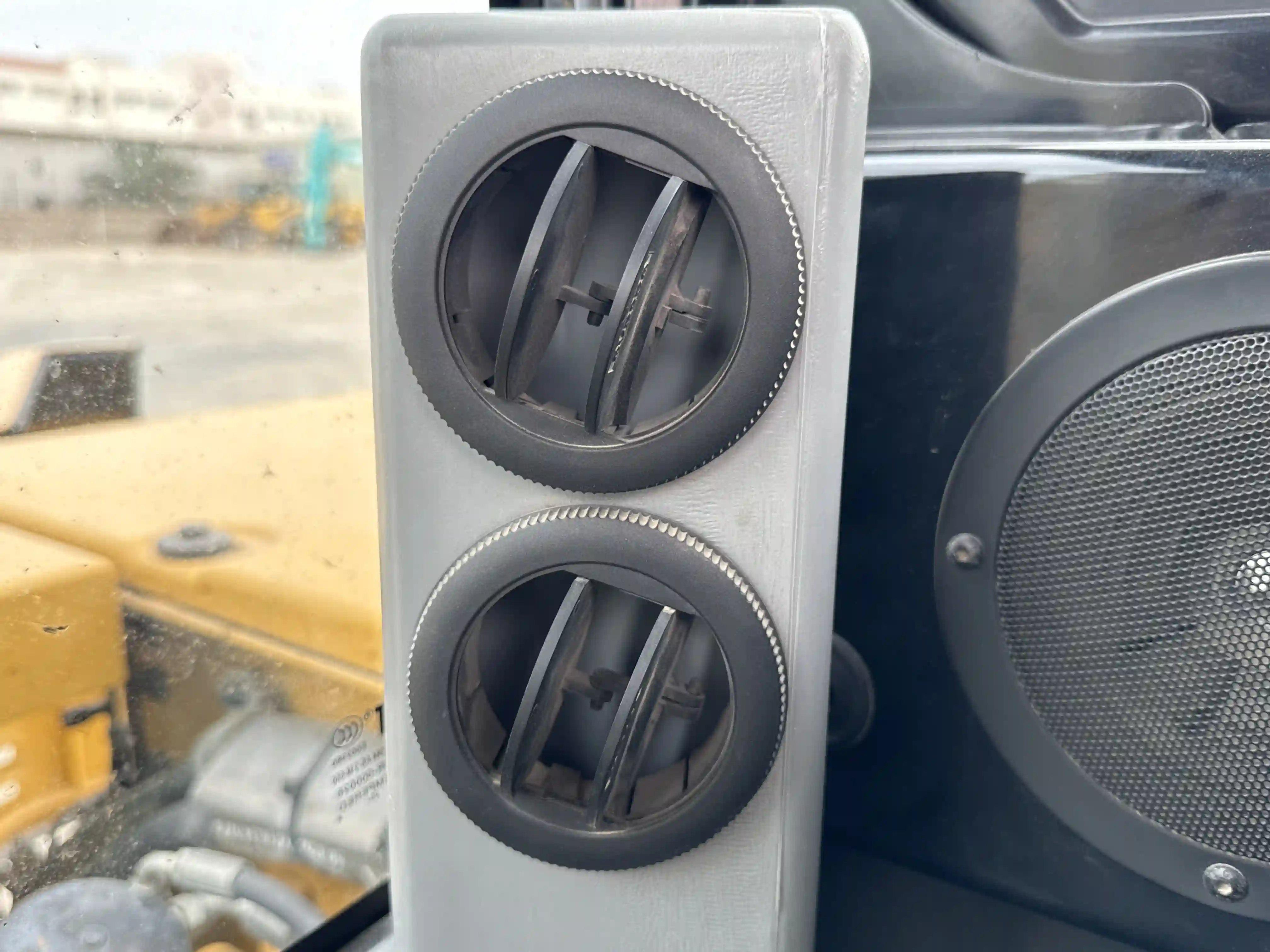 MNX-003-Cat-305.5E2-mini-excavator-inspection-air-conditioning-vents-and-air-flow-2