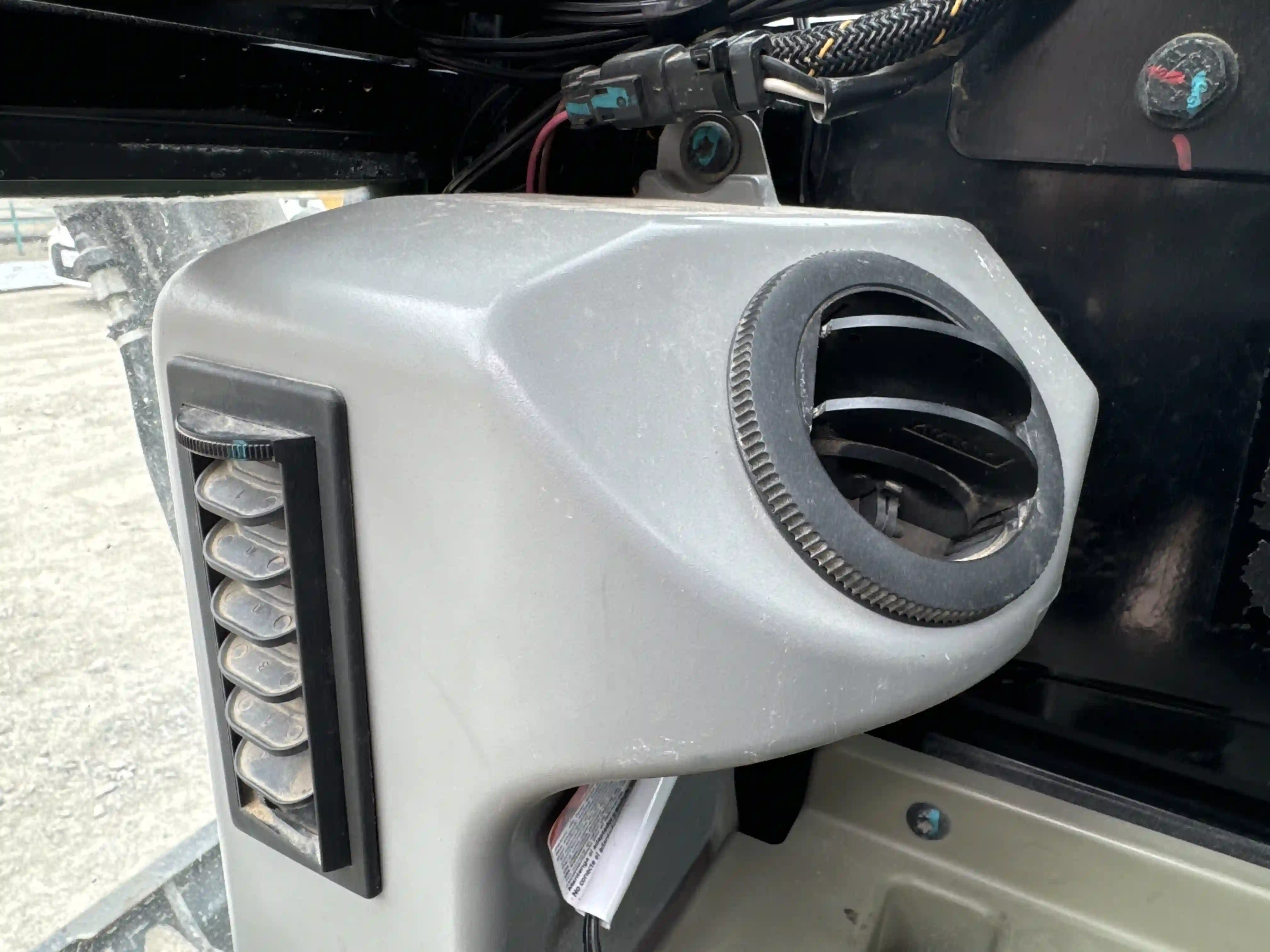 MNX-003-Cat-305.5E2-mini-excavator-inspection-air-conditioning-vents-and-air-flow-4