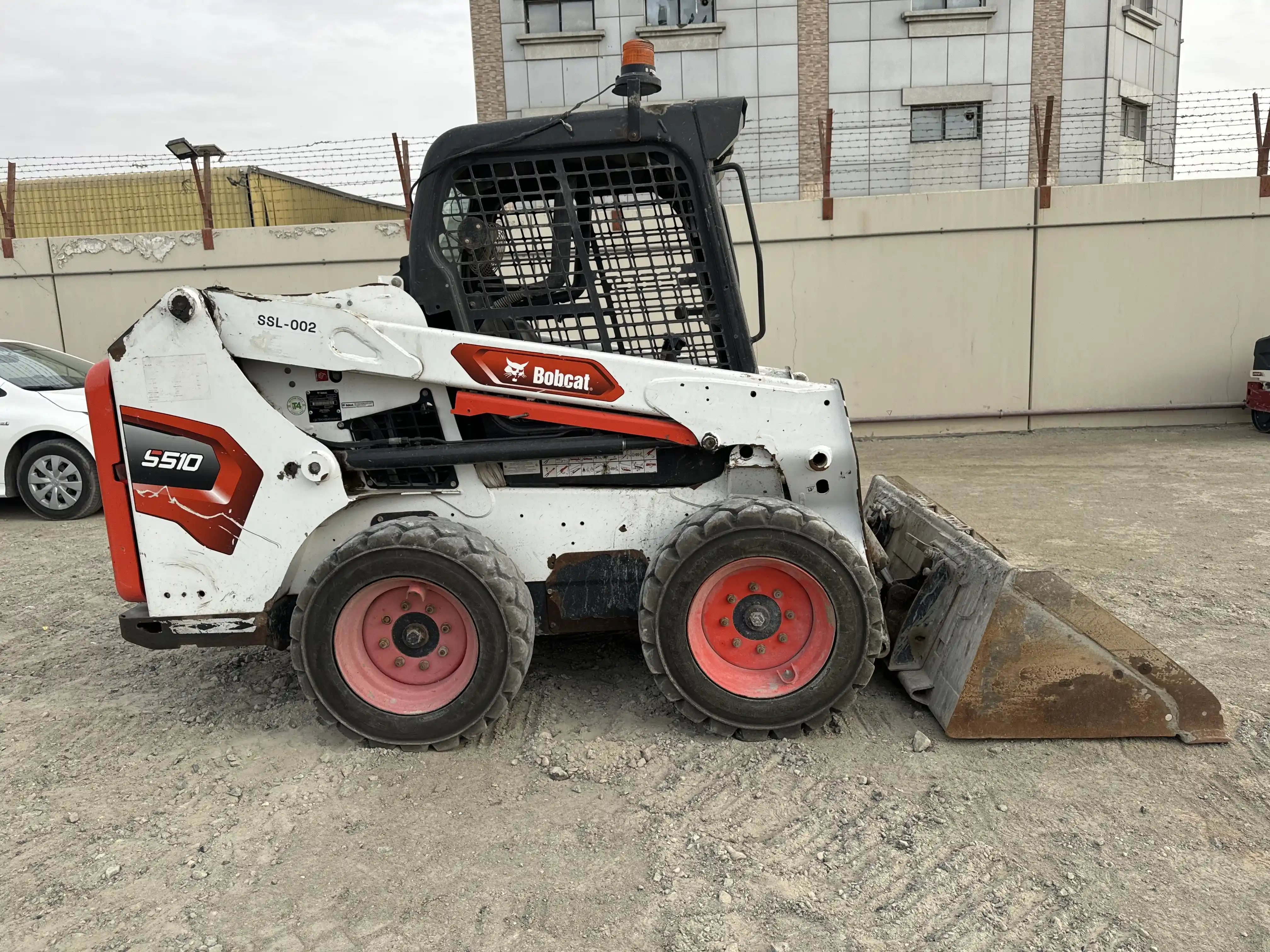 SSL-002-Bobcat-S510-skid-steer-loader-inspection-structure-paint-2