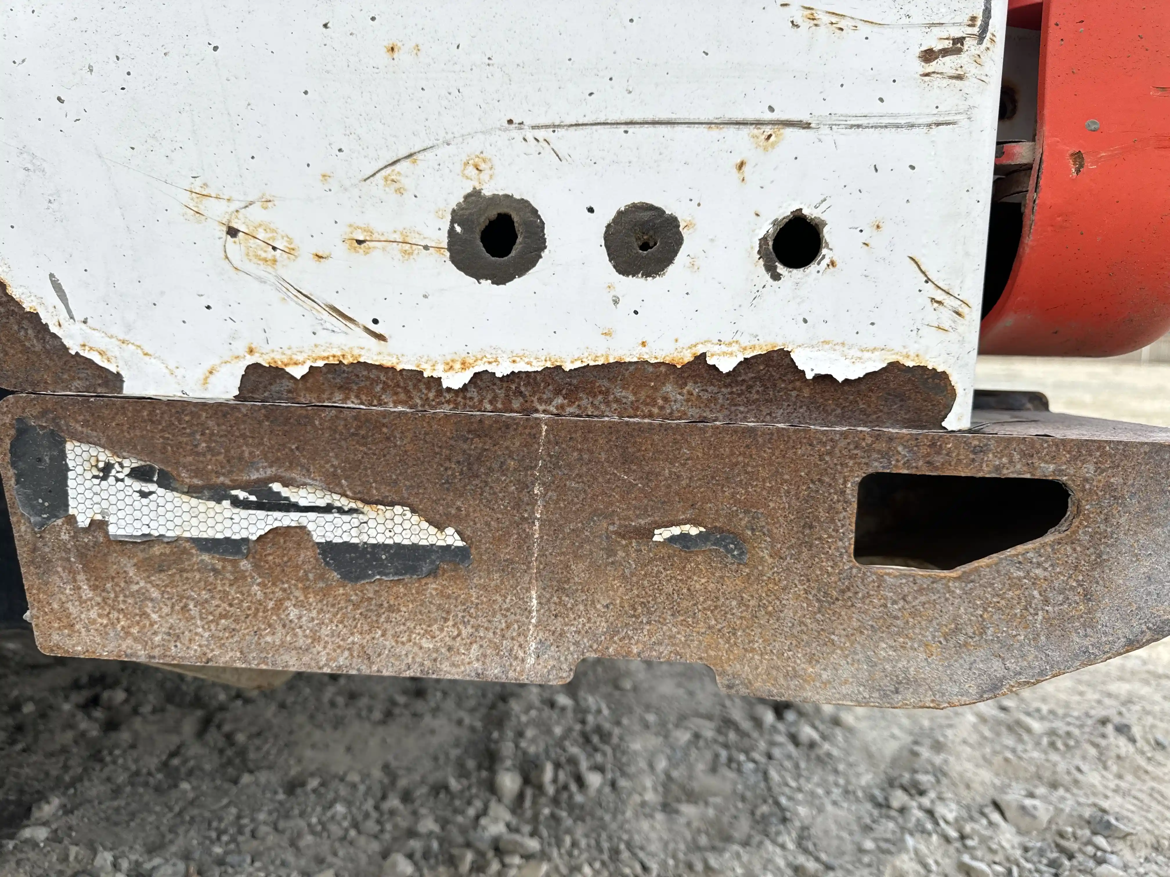 SSL-002-Bobcat-S510-skid-steer-loader-inspection-structure-paint-6