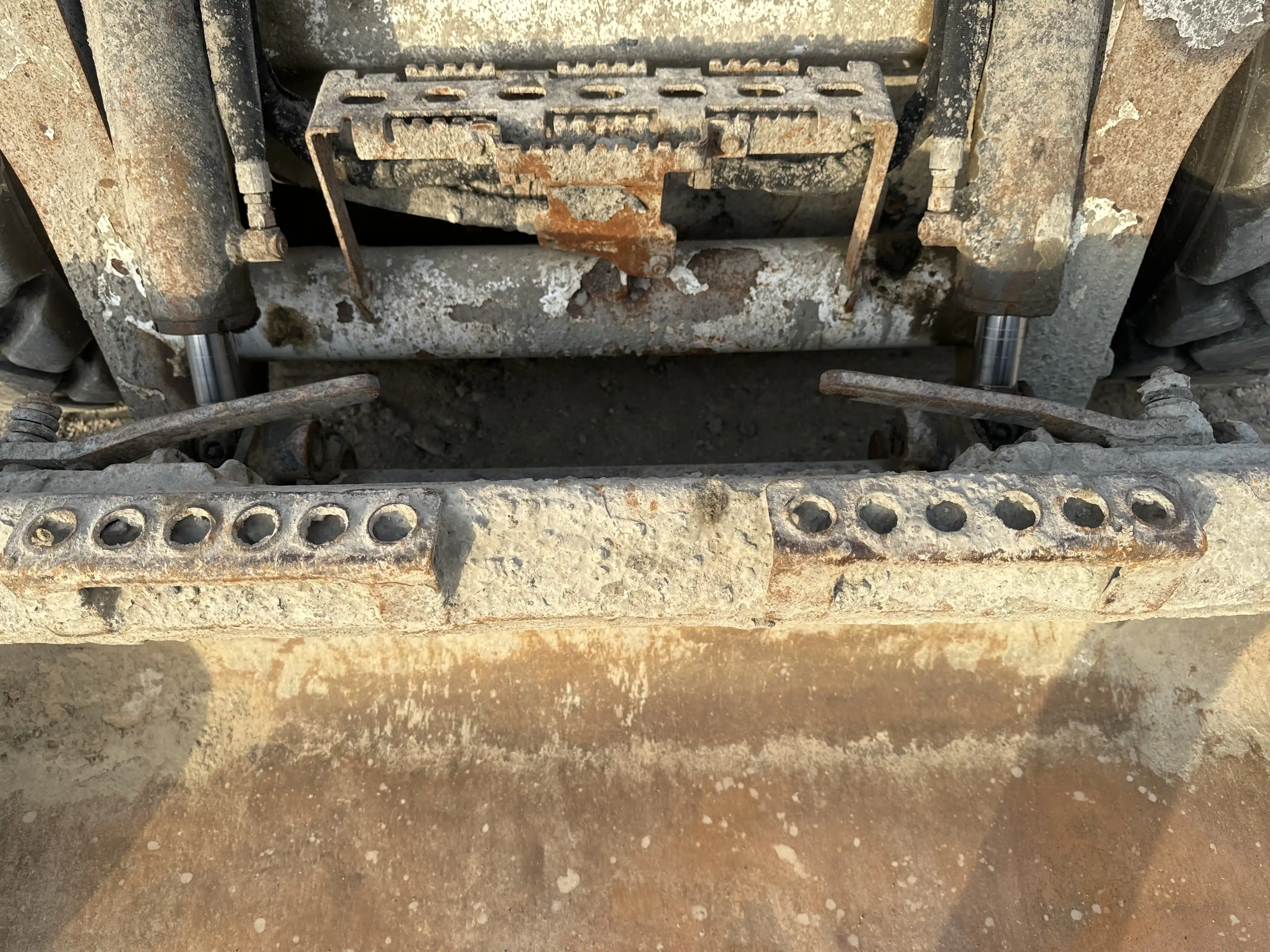 SSL-002-Bobcat-S510-skid-steer-loader-inspection-structure-steps-ladders-3