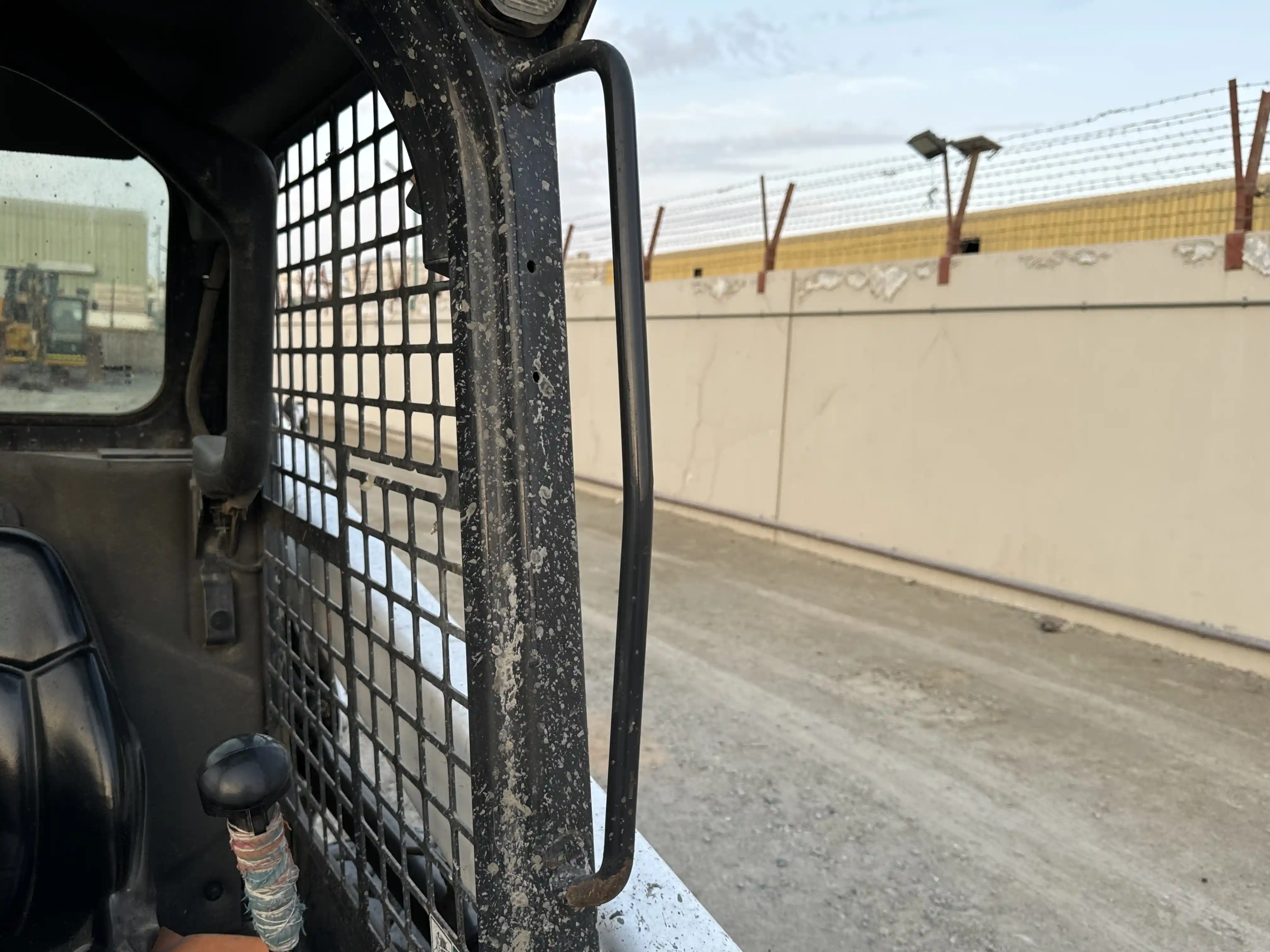 SSL-002-Bobcat-S510-skid-steer-loader-inspection-structure-handrails-1