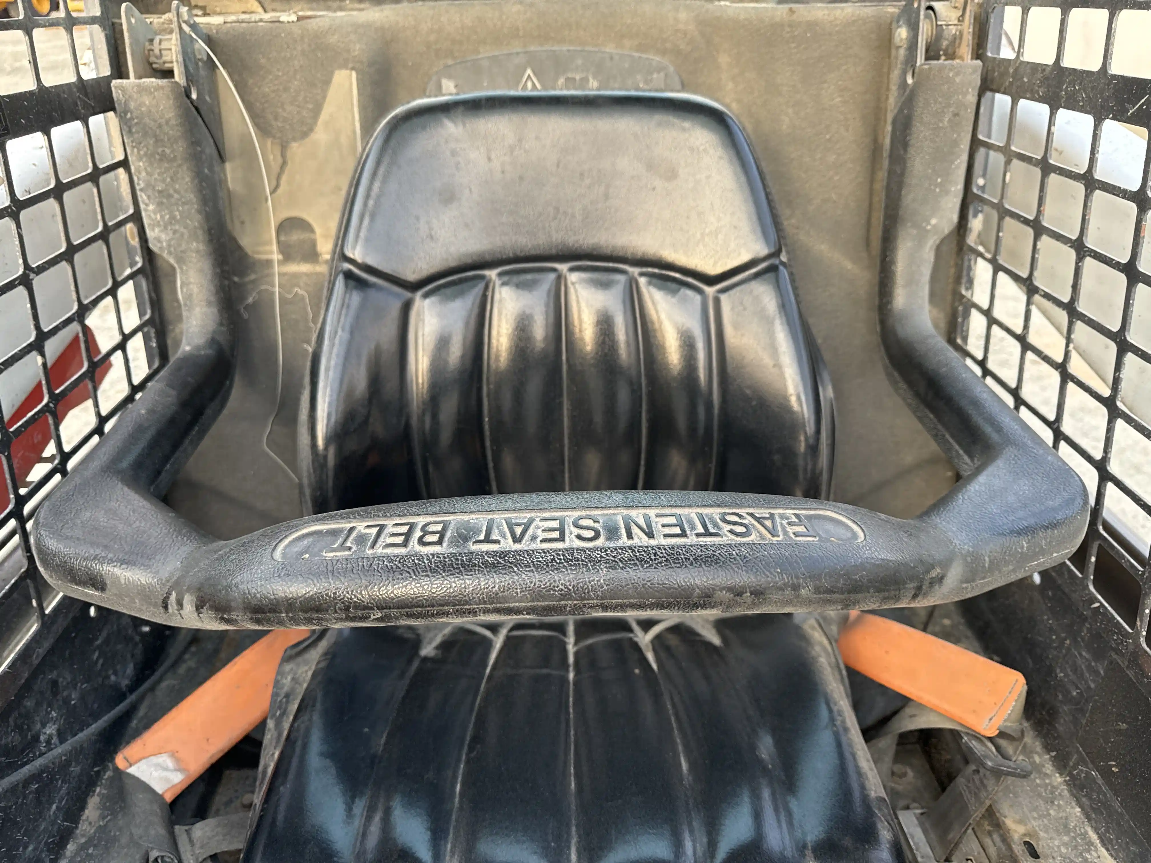 SSL-002-Bobcat-S510-skid-steer-loader-inspection-cabin-seats-armrests-2