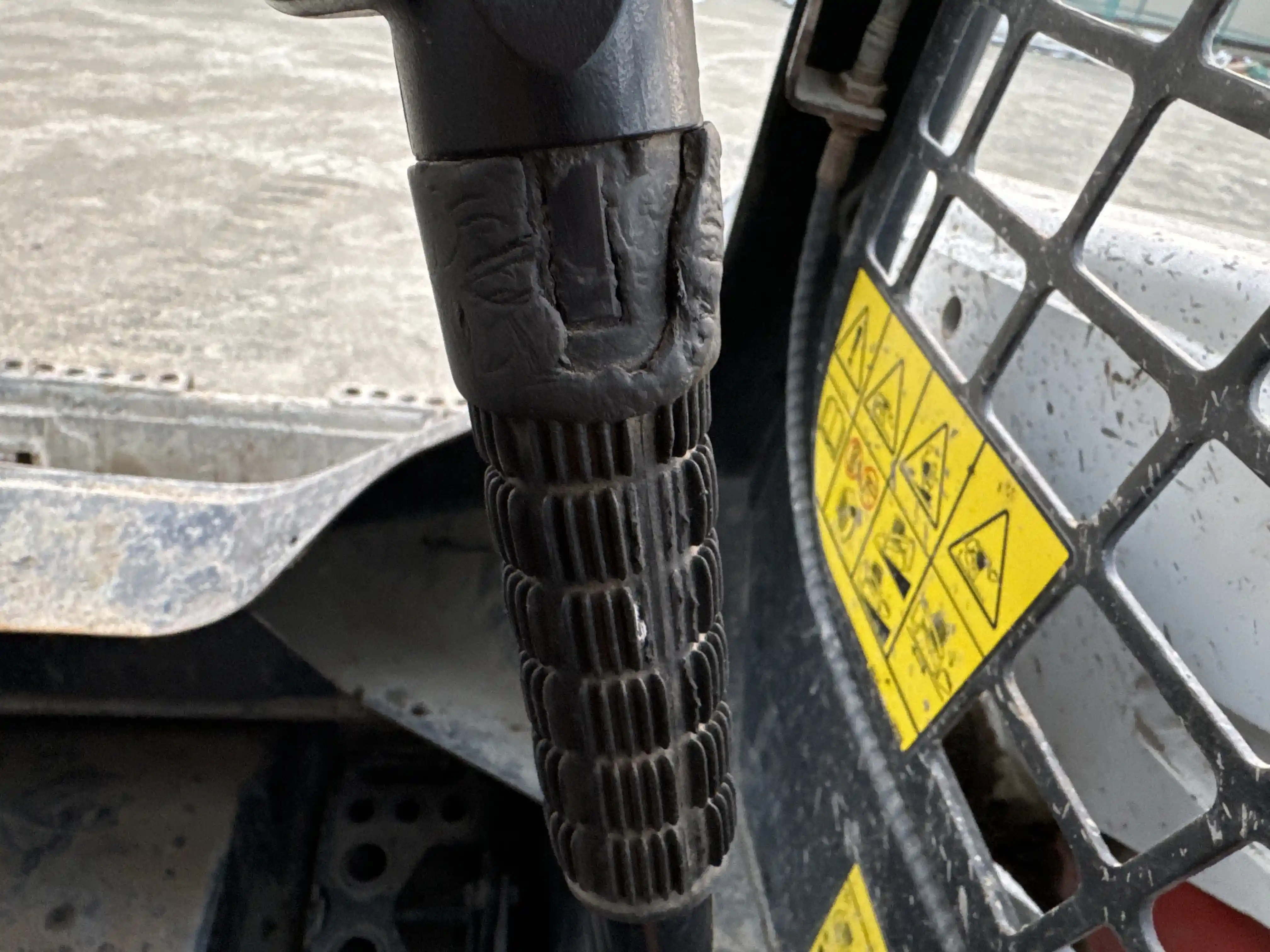 SSL-002-Bobcat-S510-skid-steer-loader-inspection-cabin-joysticks-3