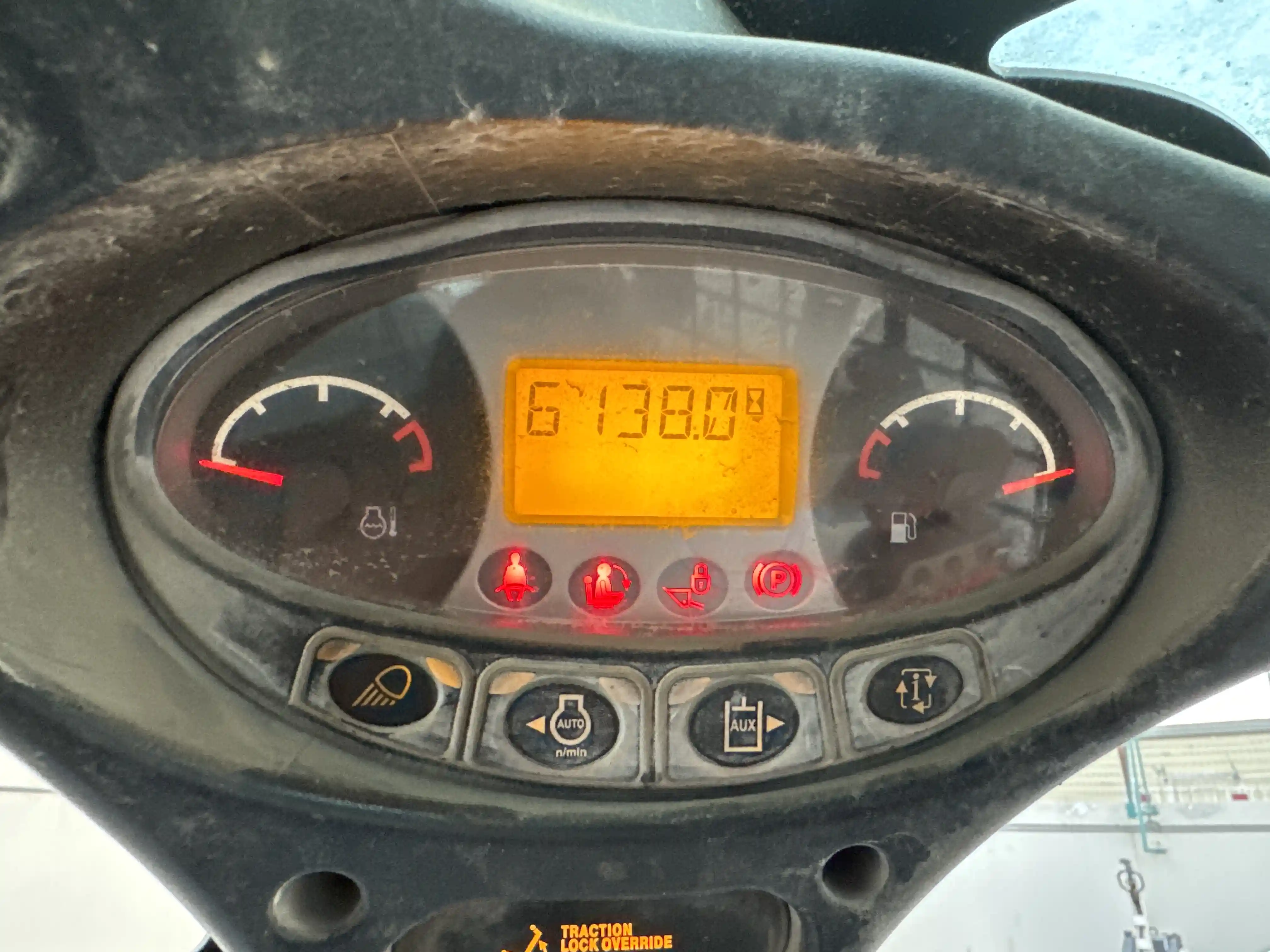 SSL-002-Bobcat-S510-skid-steer-loader-inspection-cabin-instrument-cluster