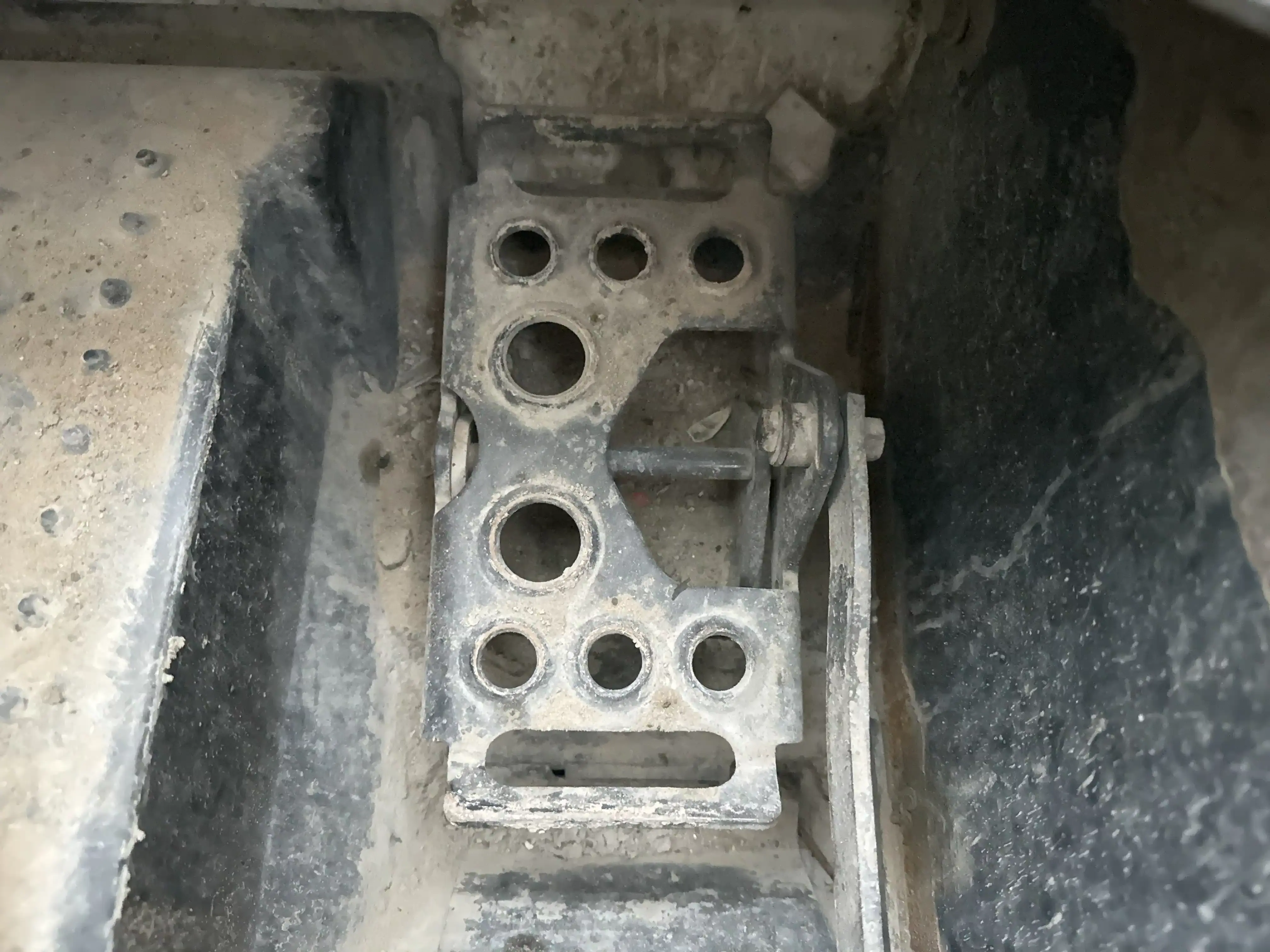 SSL-002-Bobcat-S510-skid-steer-loader-inspection-cabin-pedals-1