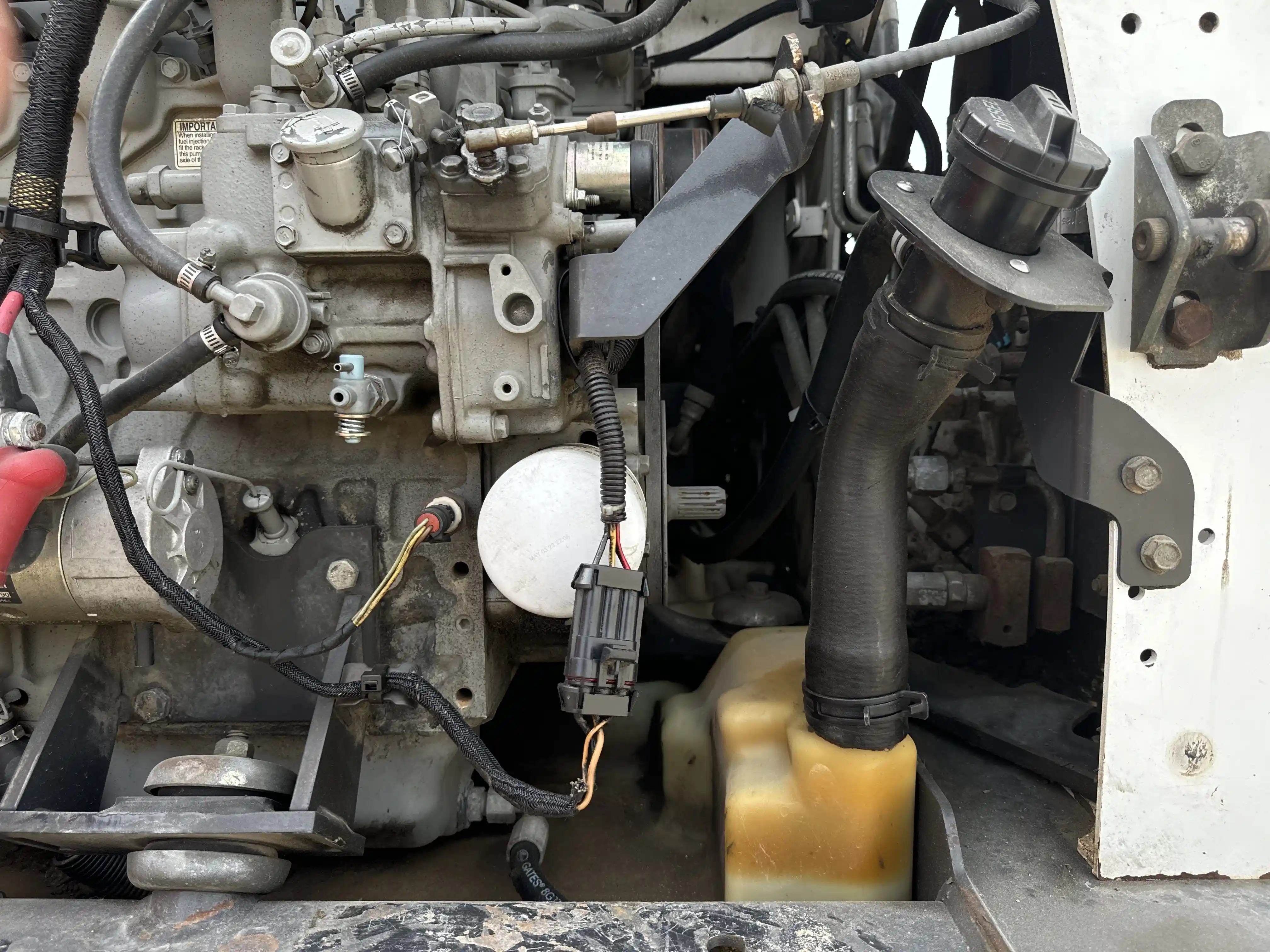 SSL-002-Bobcat-S510-skid-steer-loader-inspection-engine-fuel-tank-2