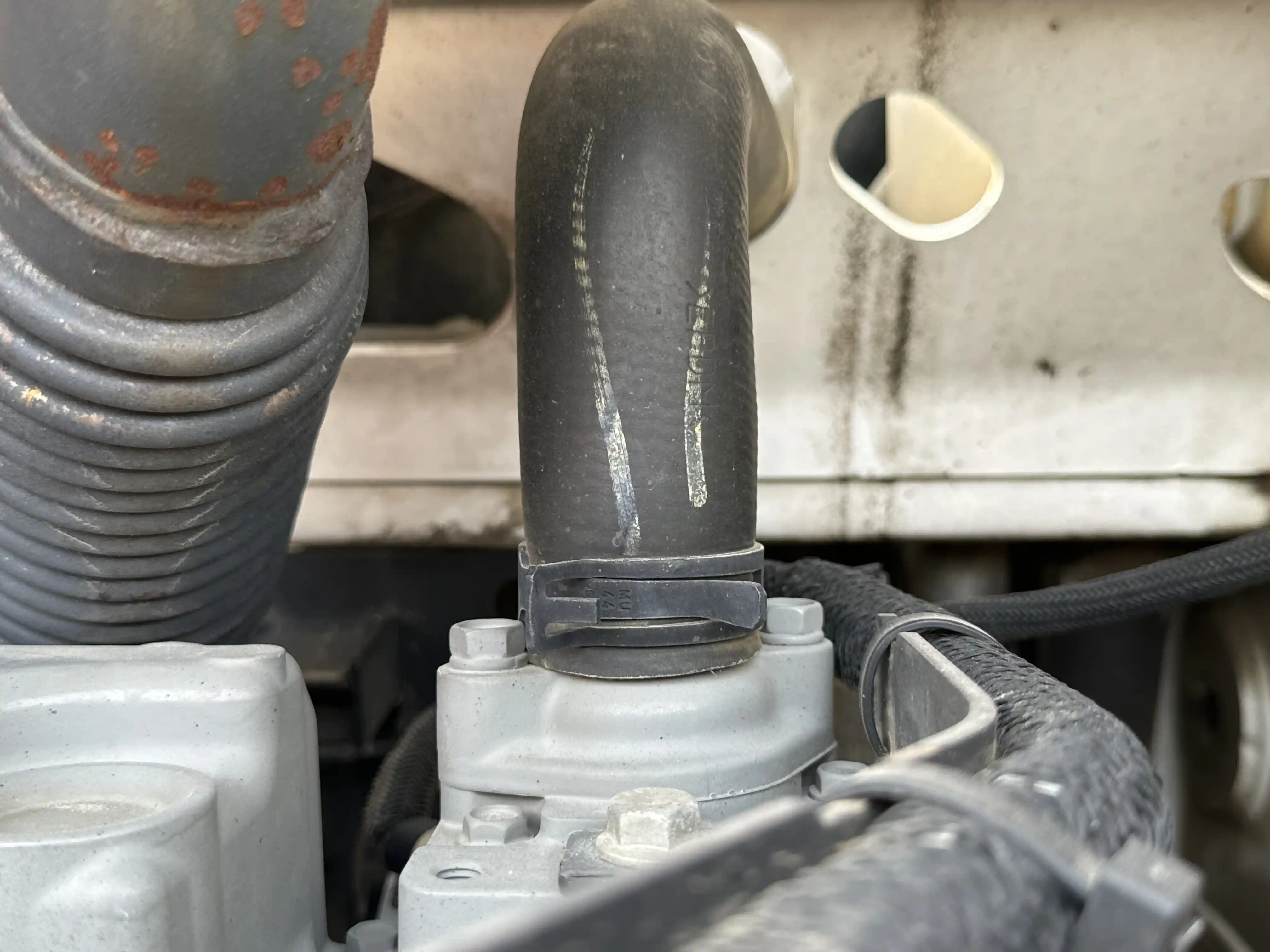 SSL-002-Bobcat-S510-skid-steer-loader-inspection-engine-hoses-1