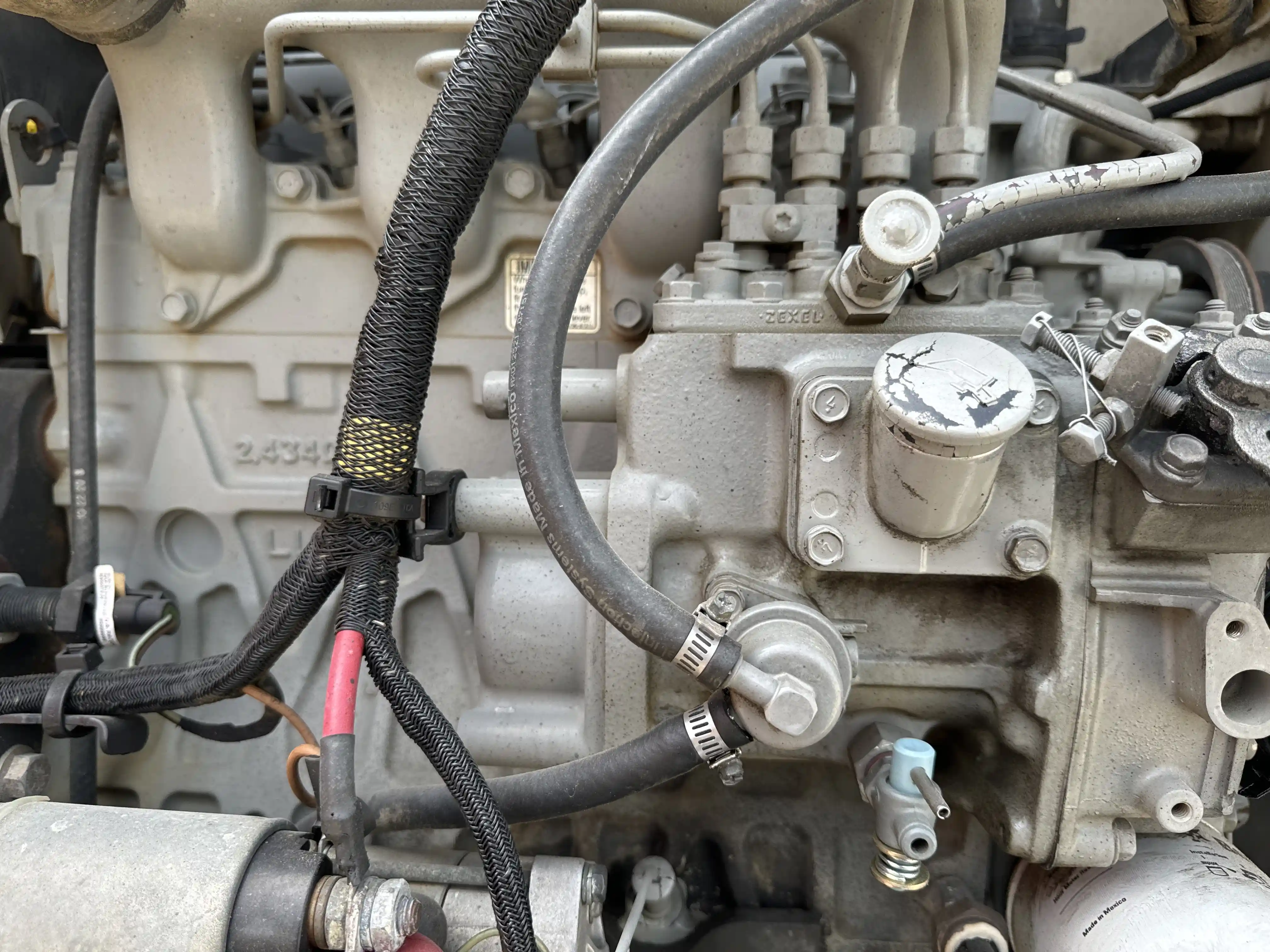 SSL-002-Bobcat-S510-skid-steer-loader-inspection-engine-hoses-3