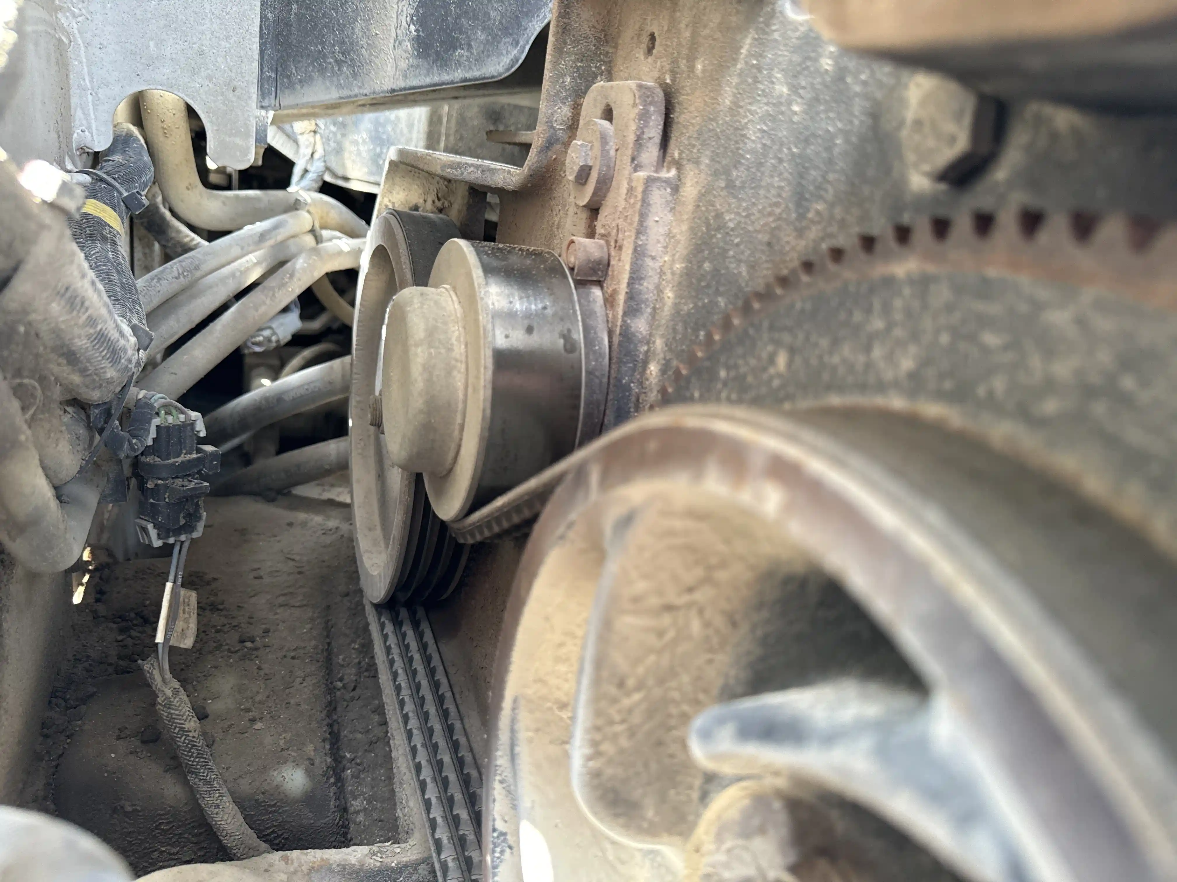 SSL-002-Bobcat-S510-skid-steer-loader-inspection-engine-belts-2