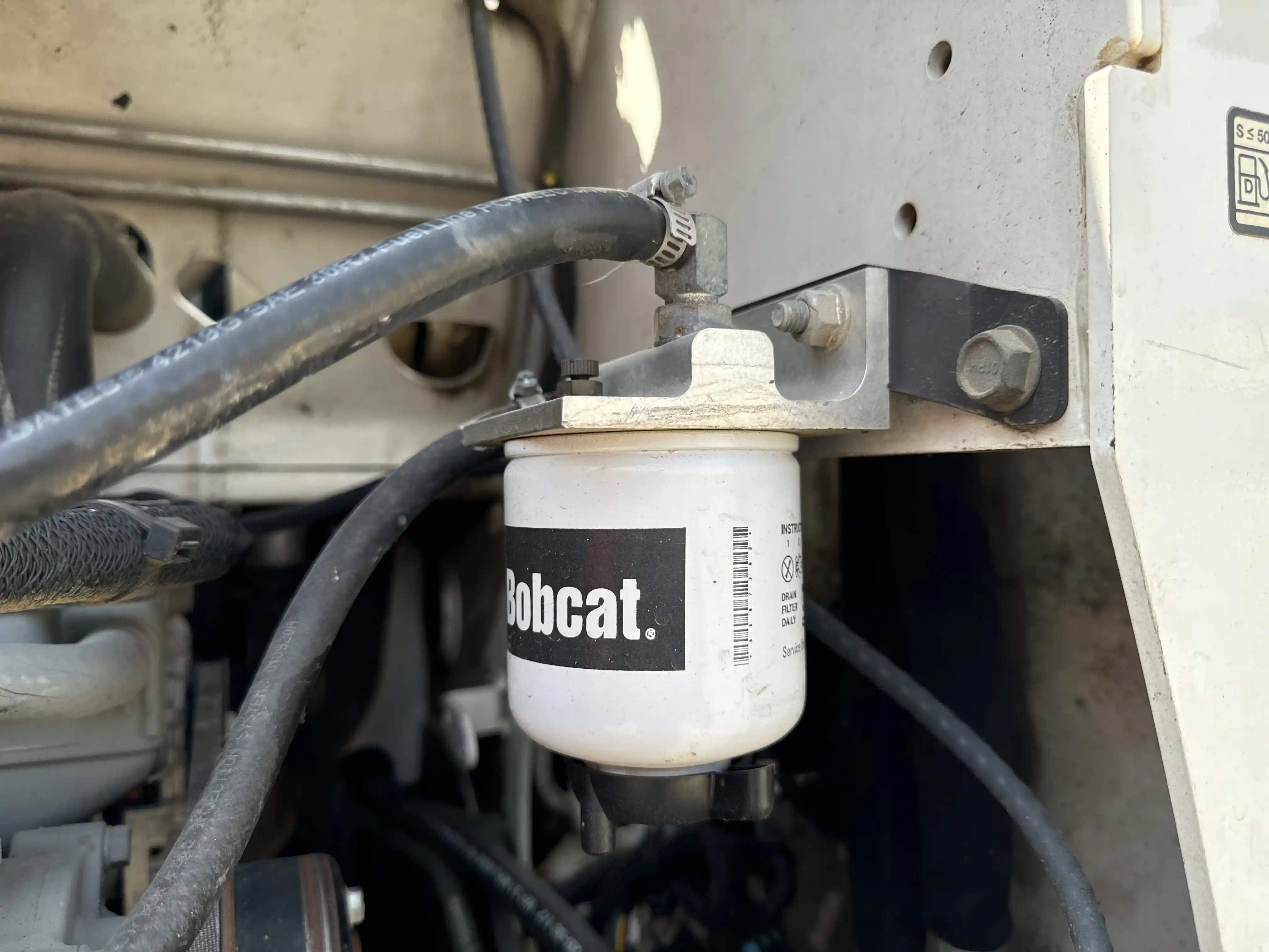 SSL-002-Bobcat-S510-skid-steer-loader-inspection-engine-fuel-leaks-3