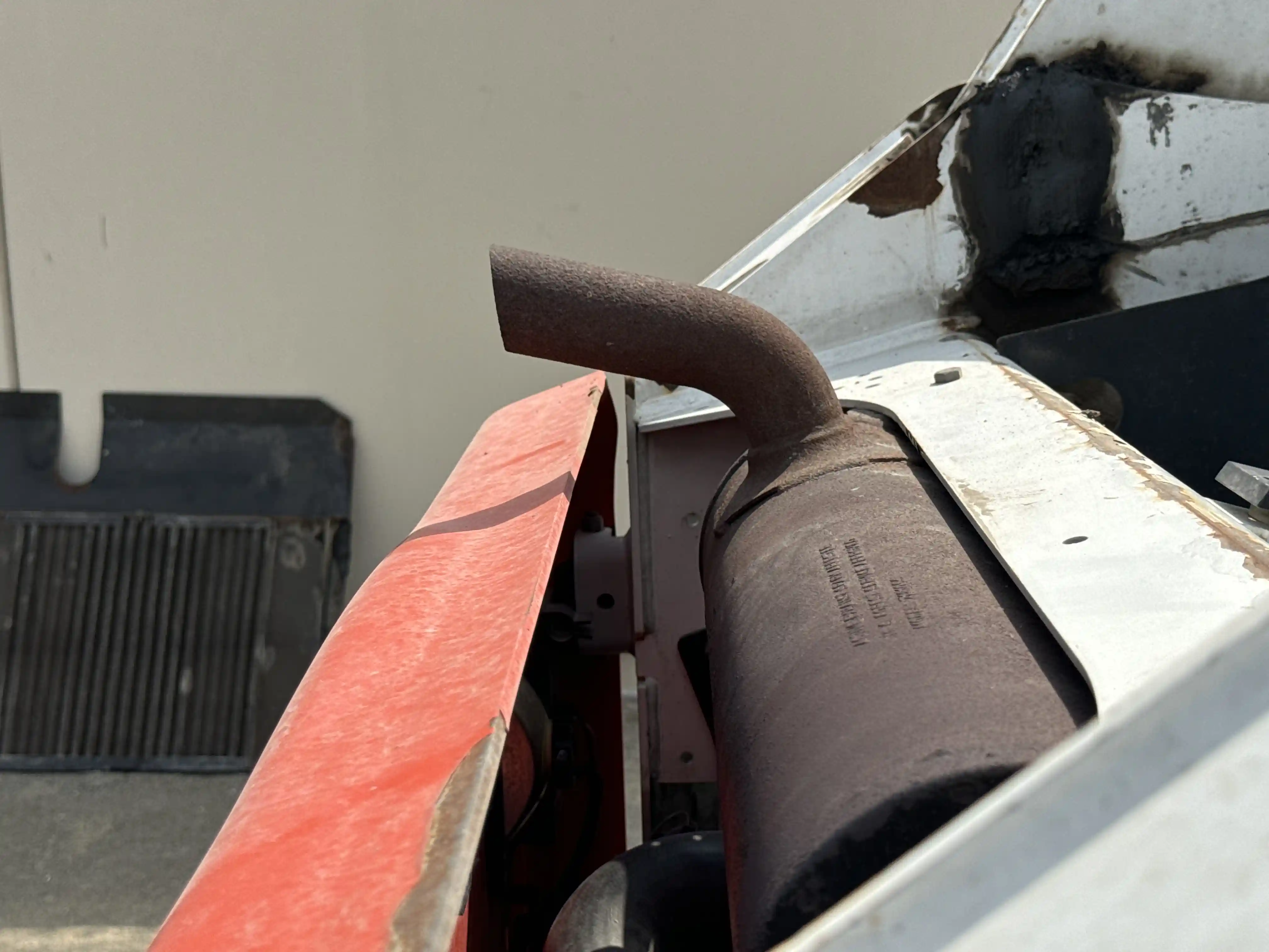 SSL-002-Bobcat-S510-skid-steer-loader-inspection-engine-exhaust-system-2