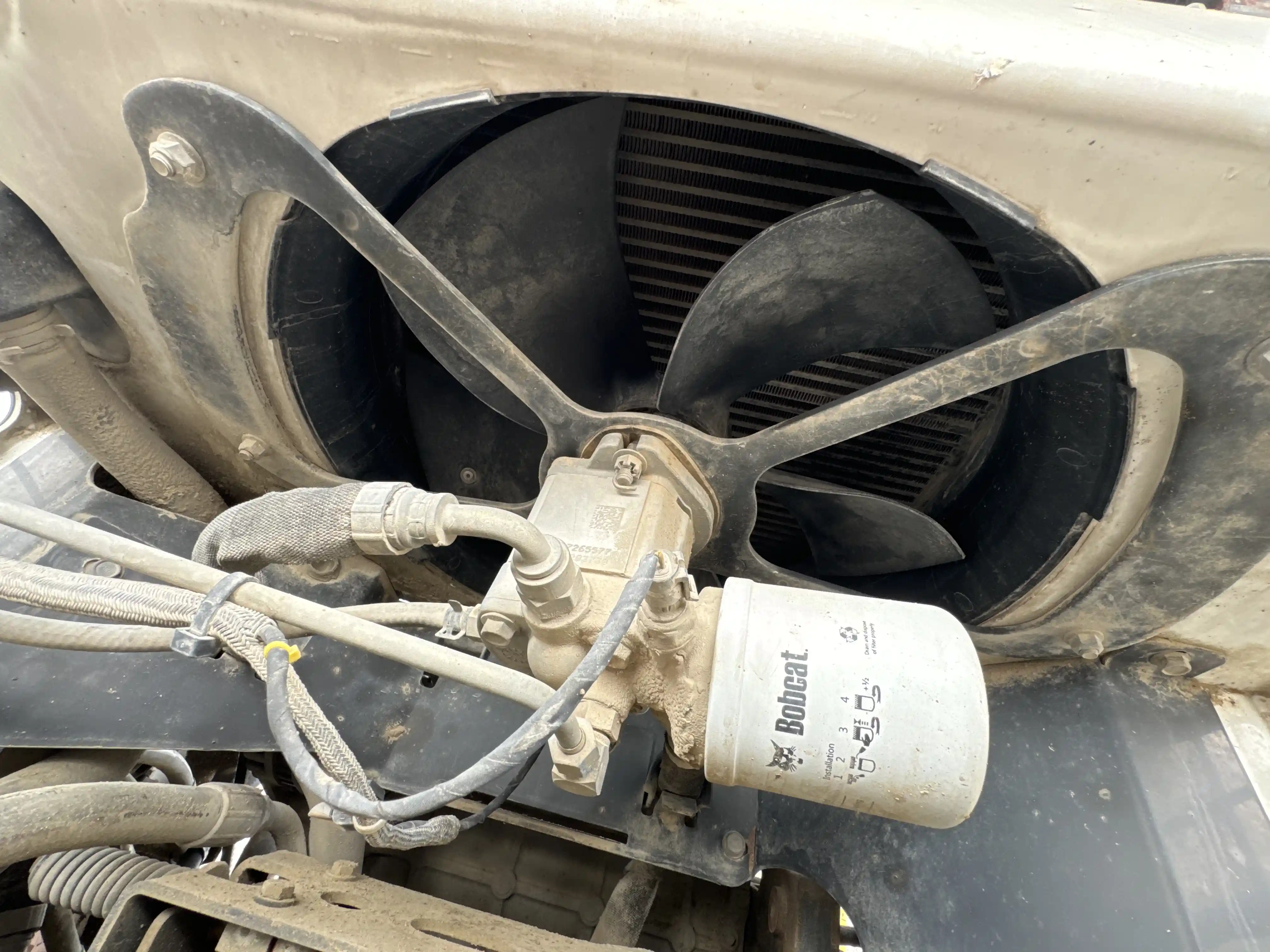 SSL-002-Bobcat-S510-skid-steer-loader-inspection-engine-cooling-fan-and-fan-guard-1