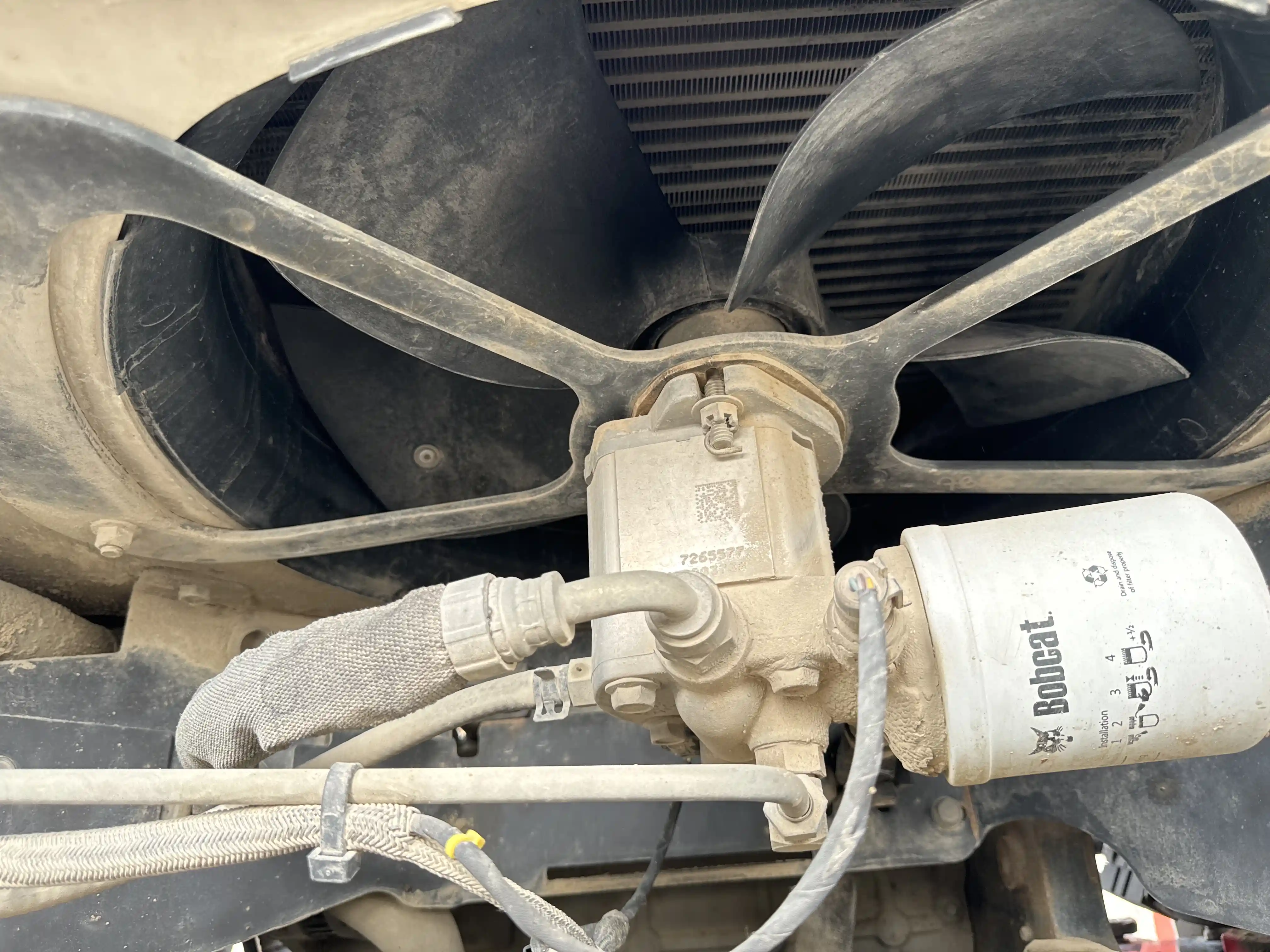 SSL-002-Bobcat-S510-skid-steer-loader-inspection-engine-cooling-fan-and-fan-guard-2